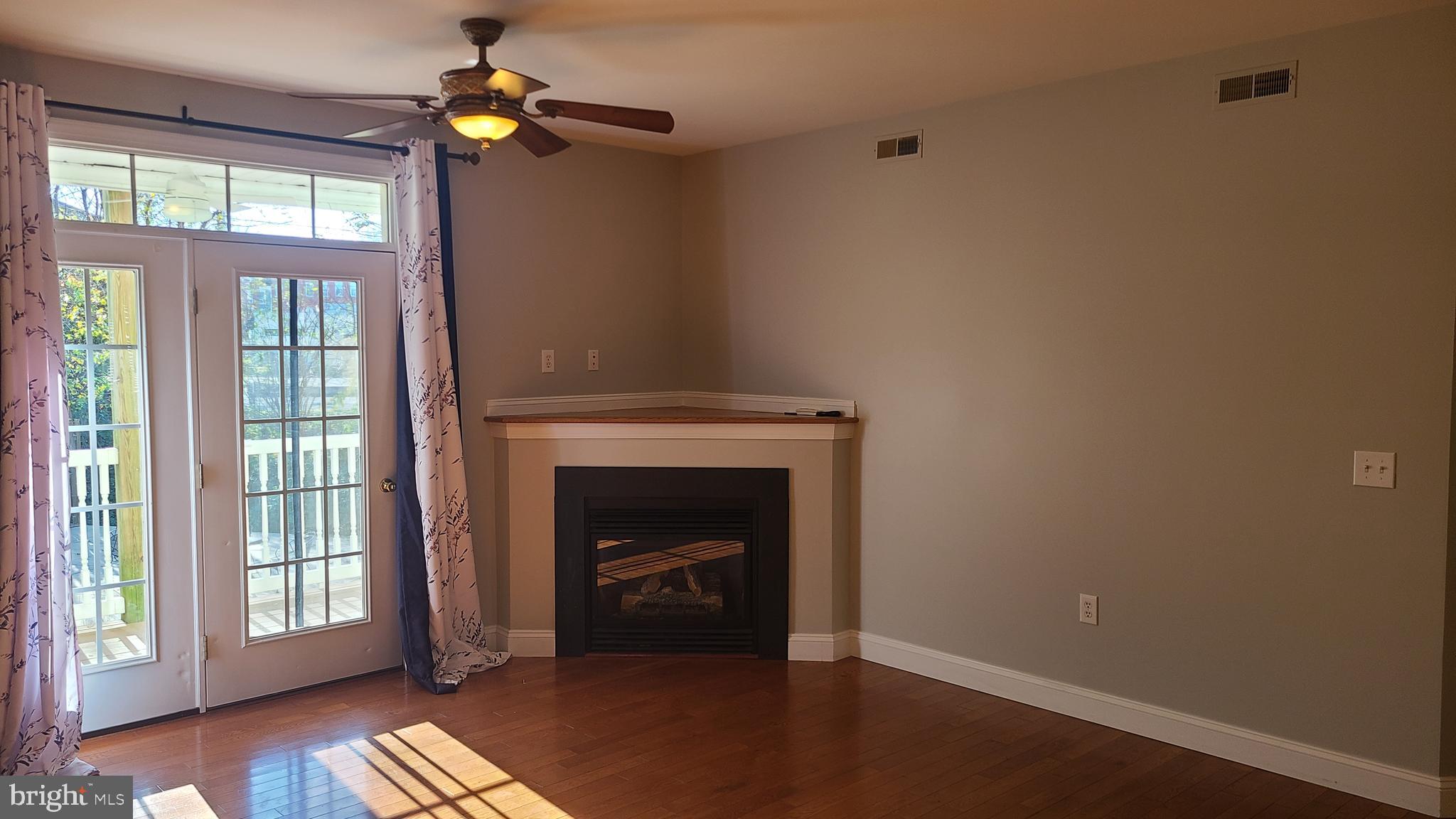 SENECA POINTE - Residential