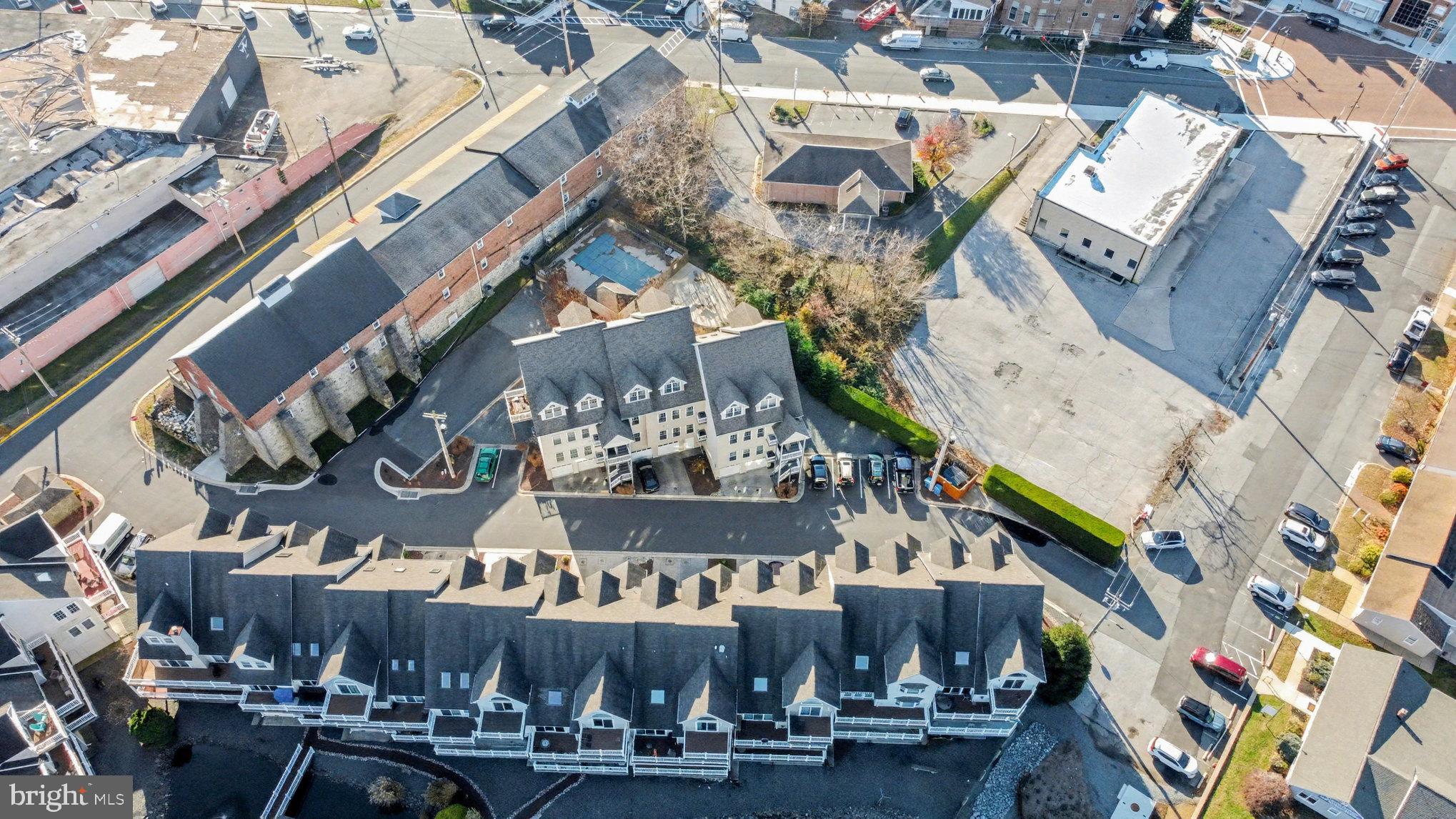 SENECA POINTE - Residential