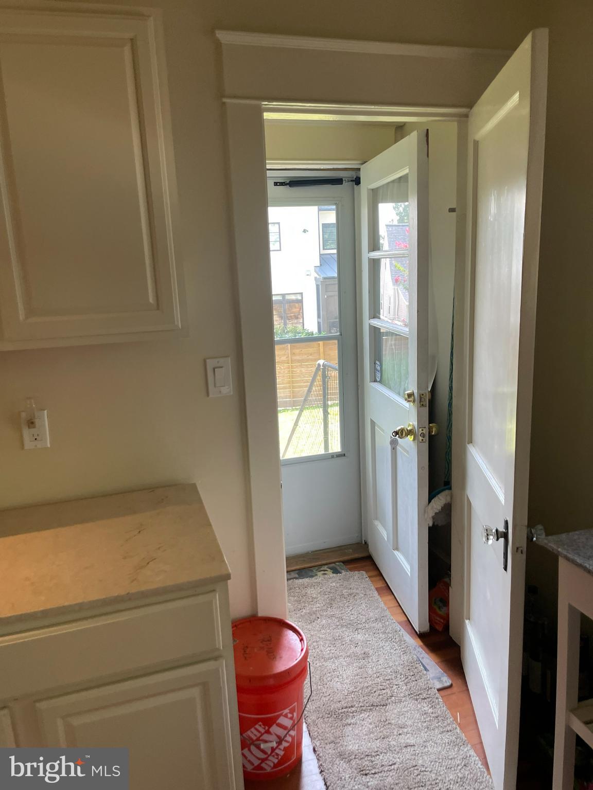 2210 N LEXINGTON STREET UPPER LEVEL