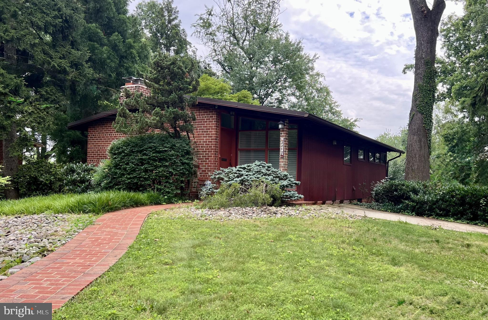 2212 RICHLAND PLACE