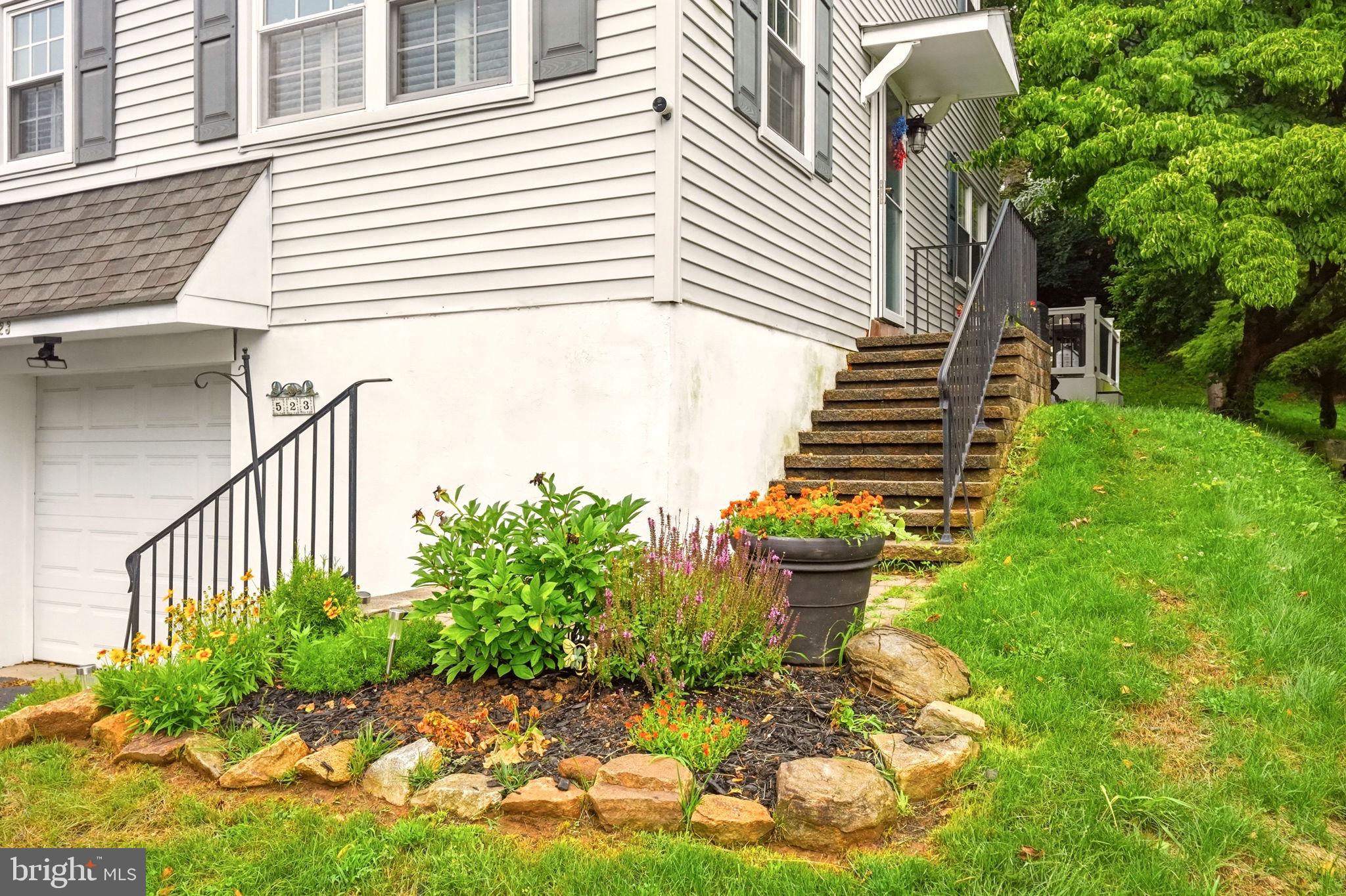 523 COVENTRY LANE
