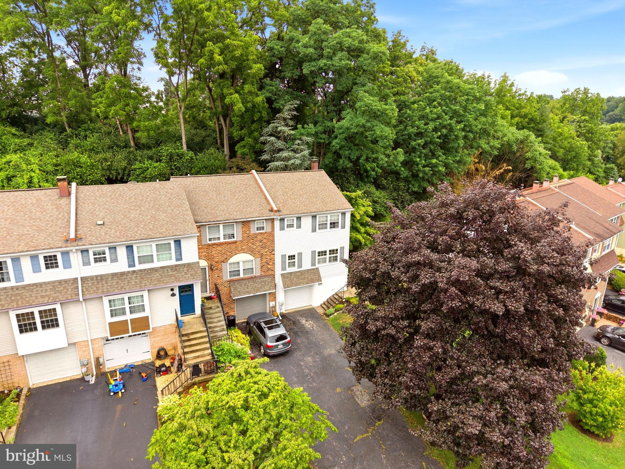 523 COVENTRY LANE