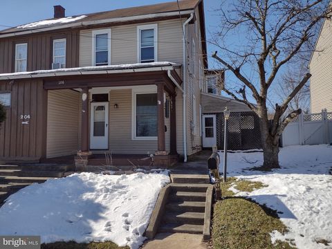 Photo of 206 N Poplar Street, Elizabethtown, PA 17022 (MLS # PALA2046288)