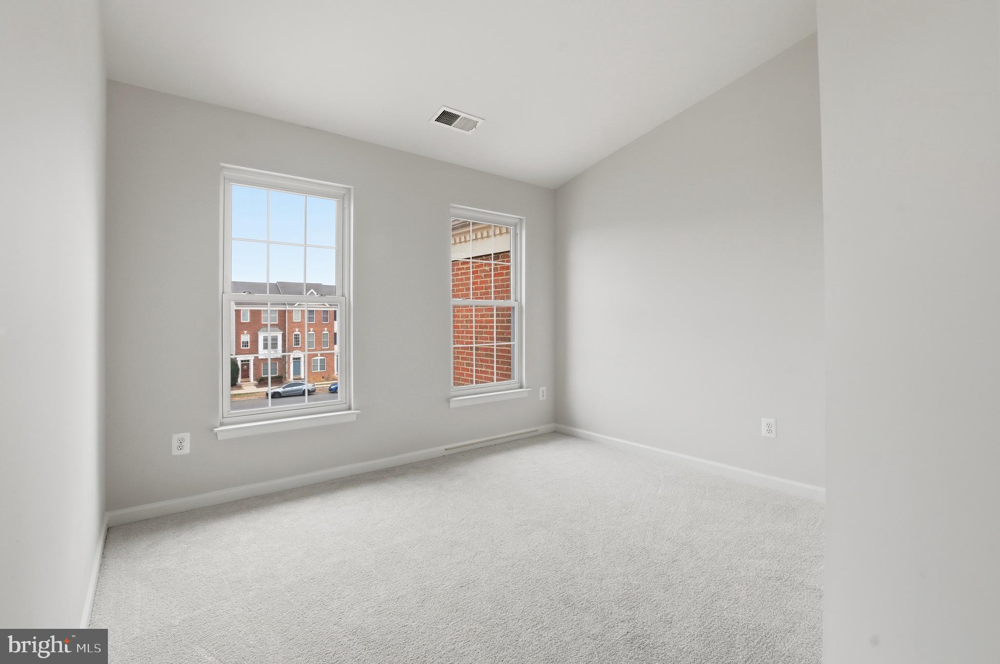 SOUTH RIDING - Residential