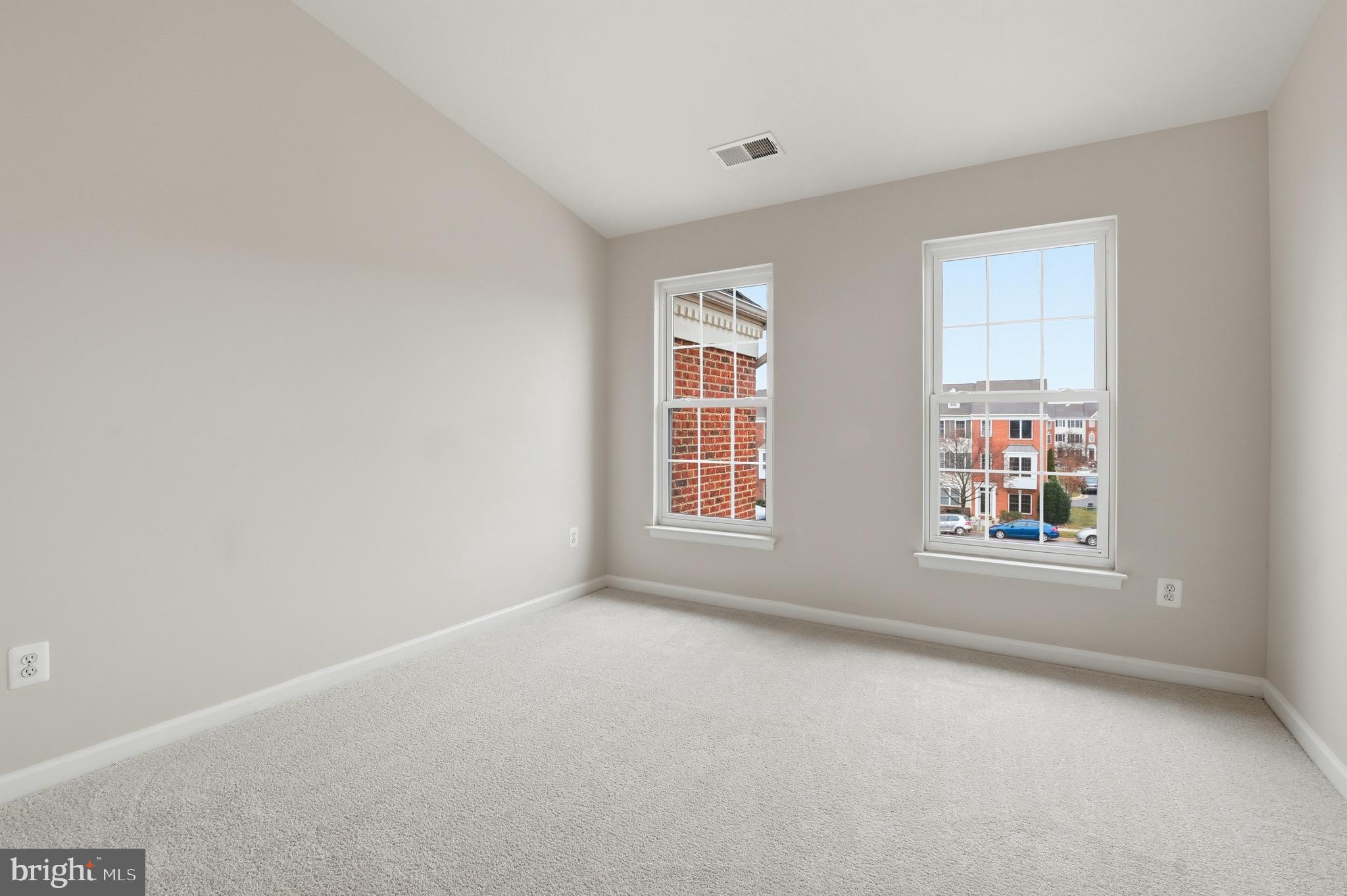 SOUTH RIDING - Residential