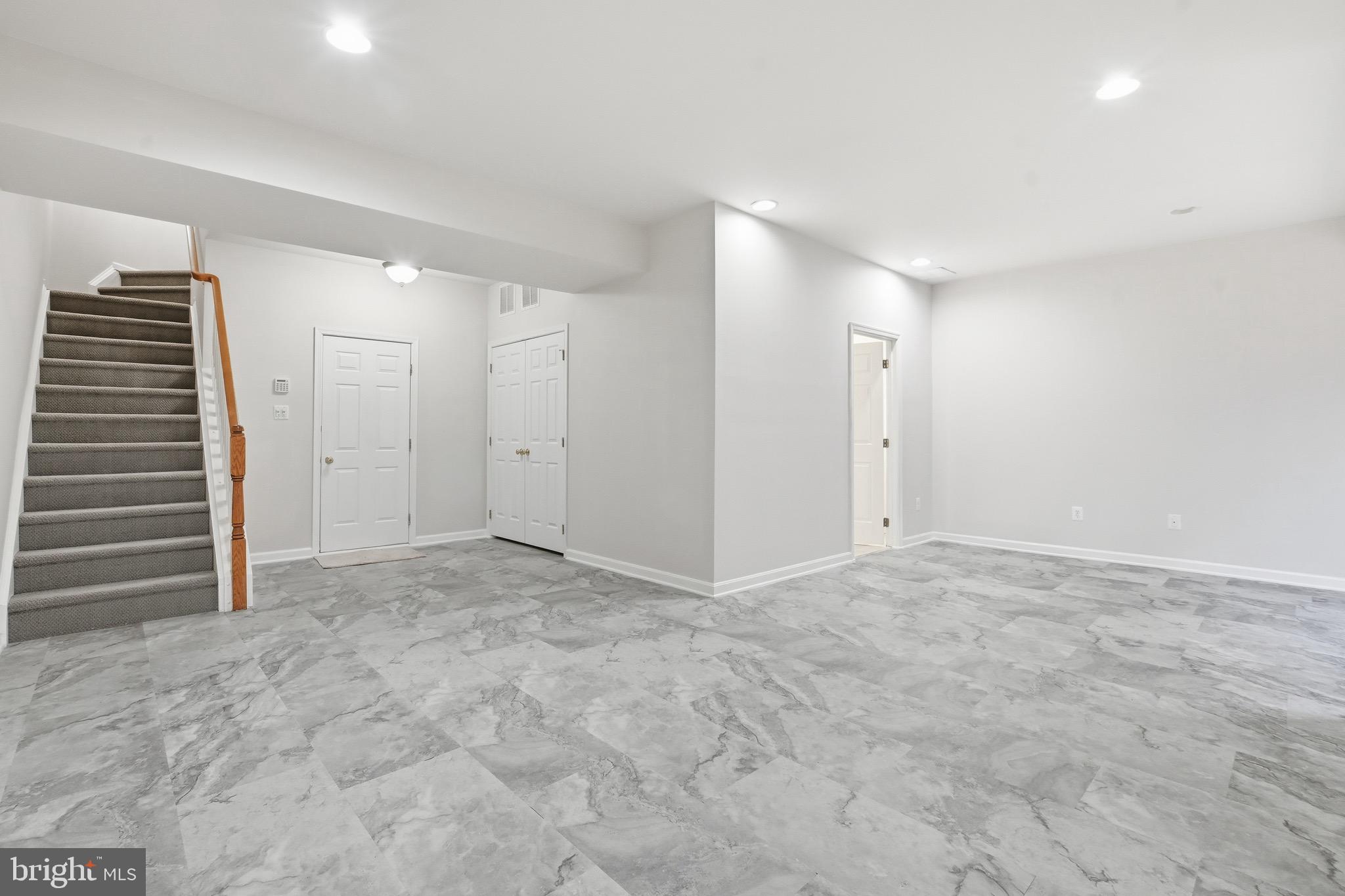 SOUTH RIDING - Residential