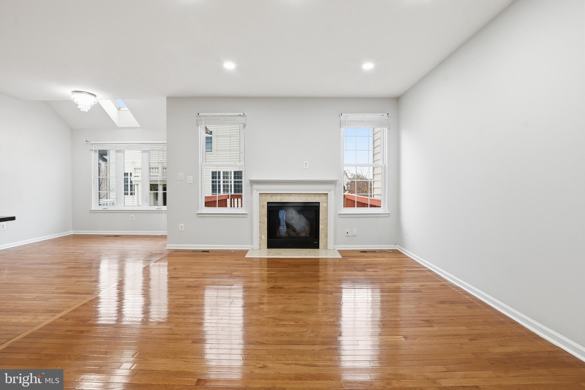 SOUTH RIDING - Residential