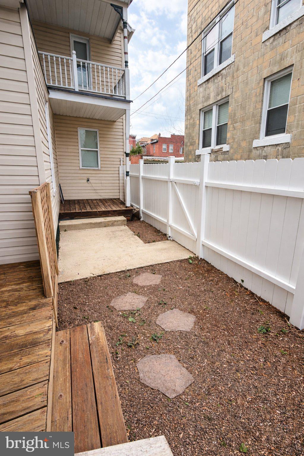 WEST SIDE - Residential