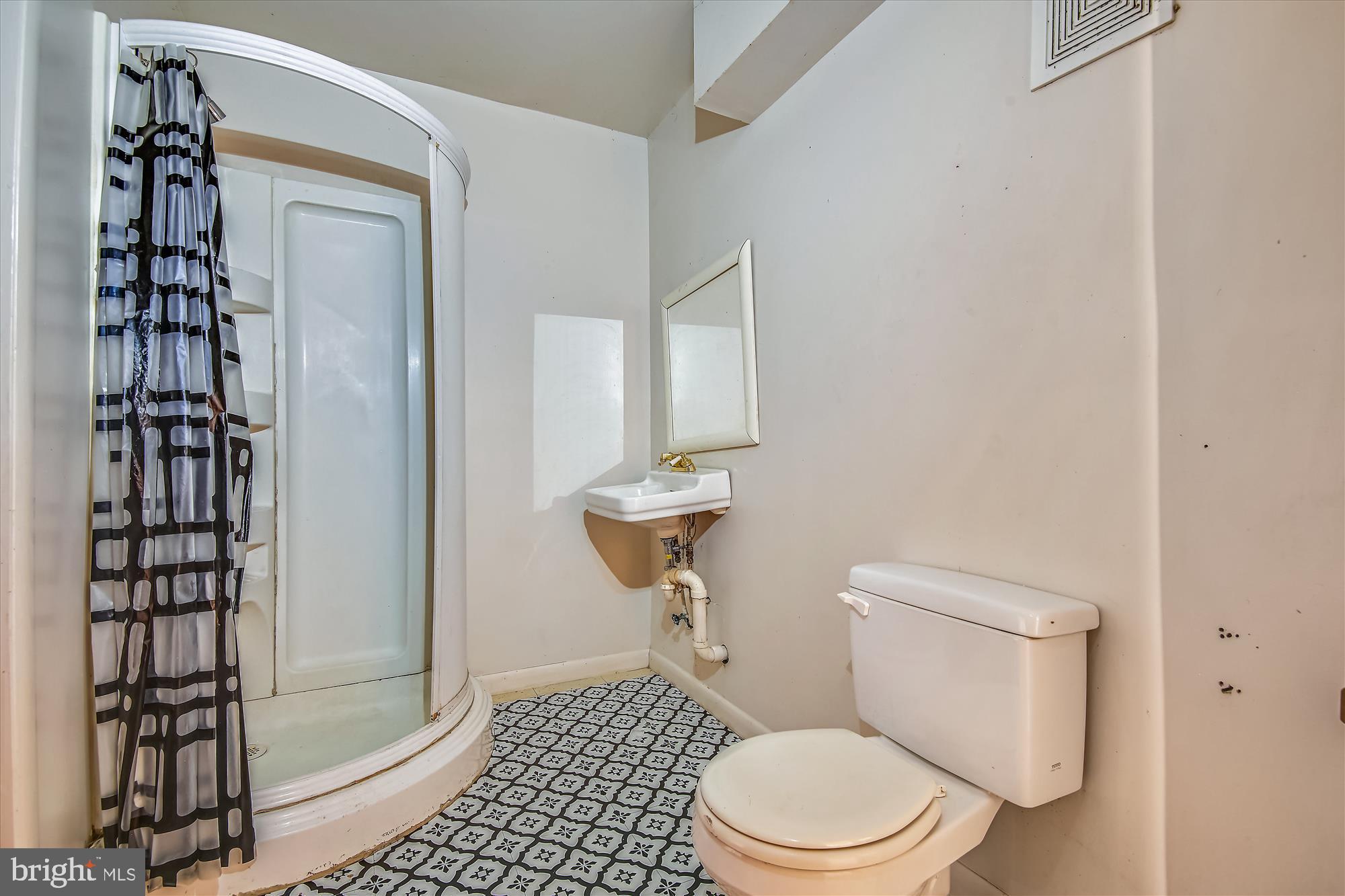 CATONSVILLE MANOR - Residential