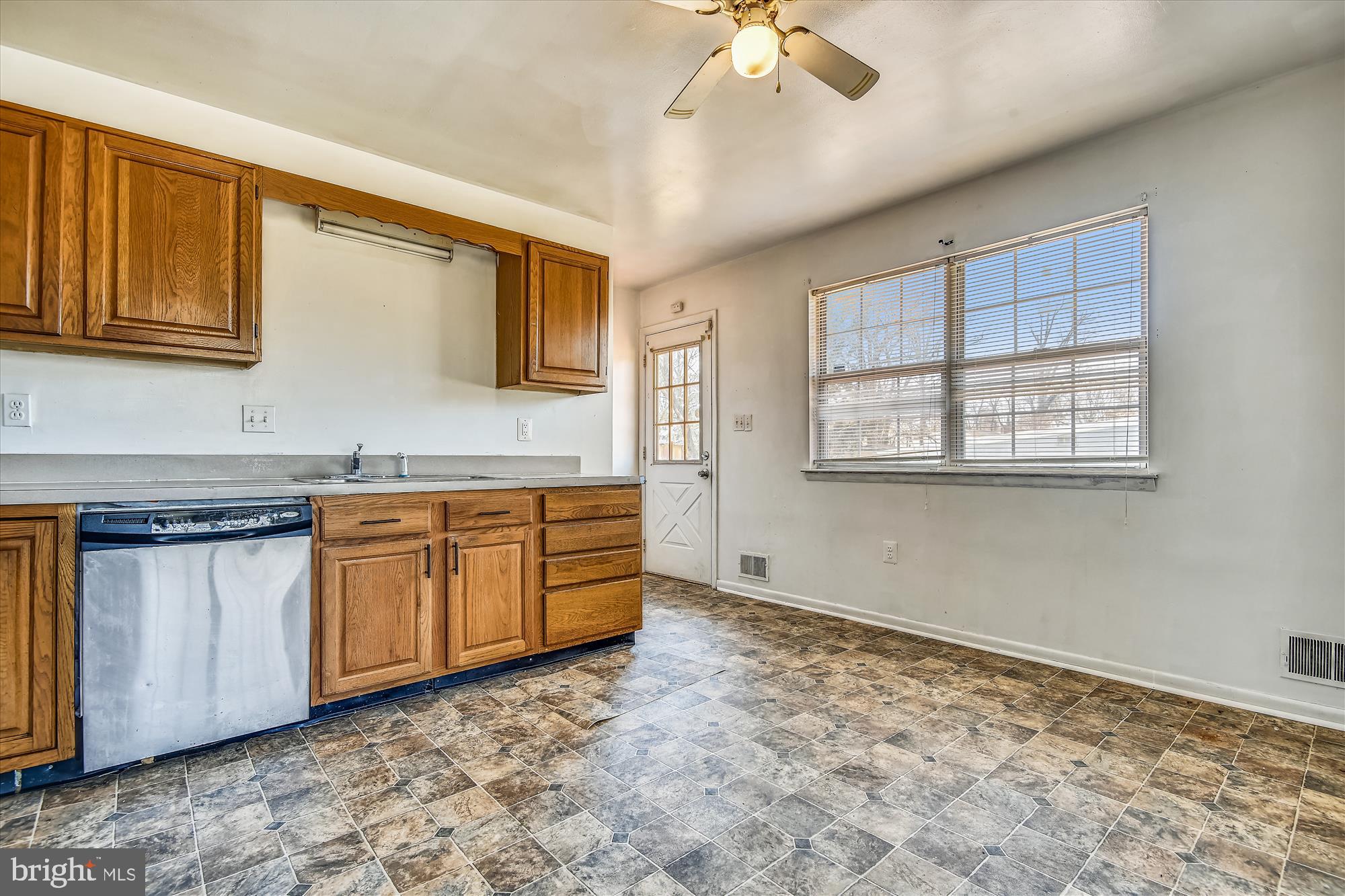 CATONSVILLE MANOR - Residential