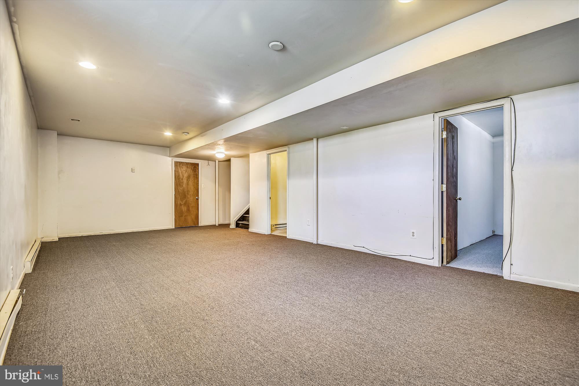 CATONSVILLE MANOR - Residential