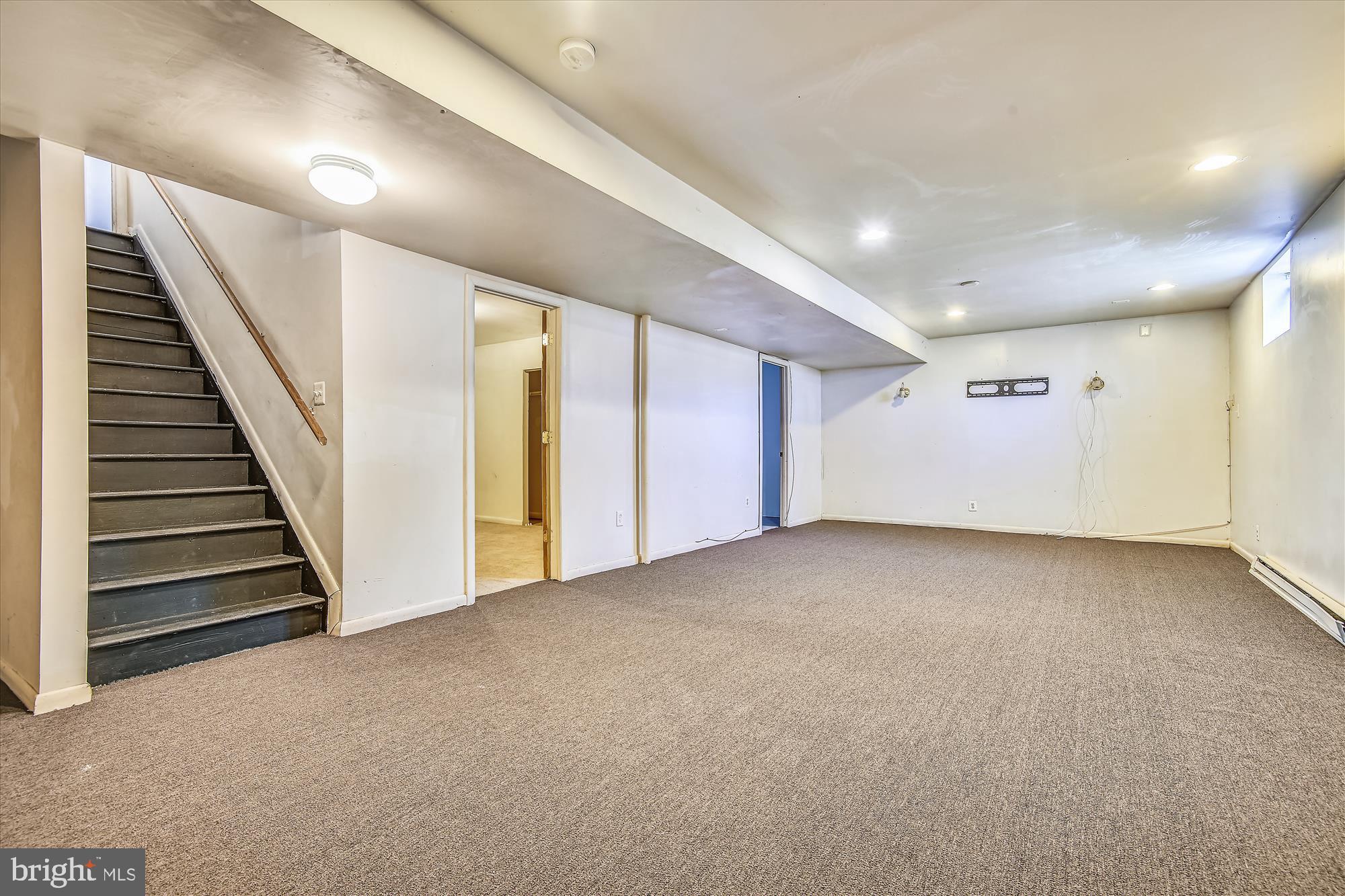 CATONSVILLE MANOR - Residential