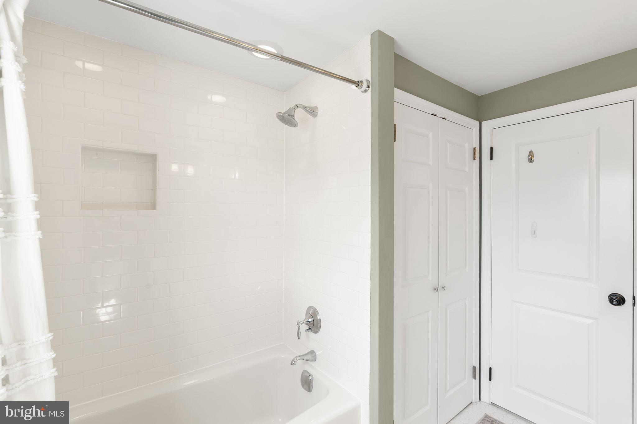 CREEKSIDE AT BLUE BELL - Residential