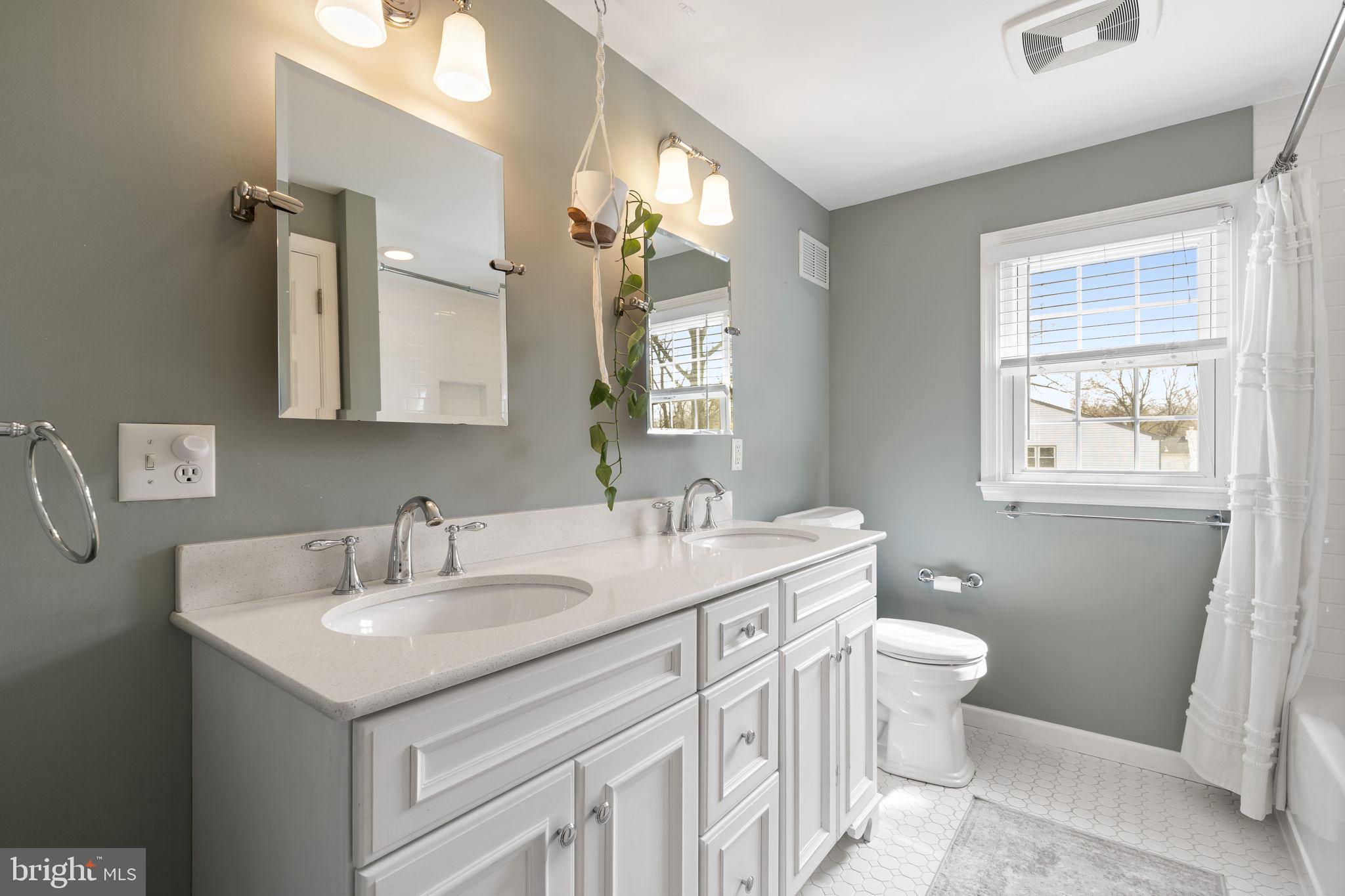 CREEKSIDE AT BLUE BELL - Residential