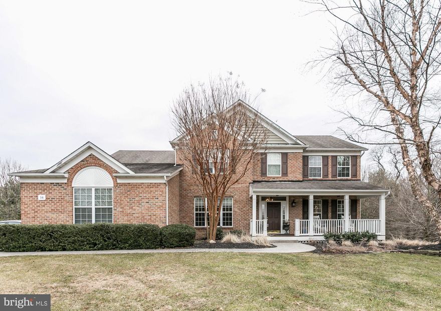 MOVE RIGHT IN TO THIS MAGNIFICENT 5+ BEDROOMS, 4.5 BATHS PERFECTLY MAINTAINED BRICK COLONIAL ON 1+ SERENE ACRES AT THE END OF A PRIVATE CUL-DE-SAC. THIS HOME SATISFIES THE MOST DISCREET BUYER WITH EVERYTHING YOU NEED: 2 FAMILY ROOMS, GAS FIREPLACE, SUN ROOM, BANQUET SIZED DINING ROOM, CUSTOM BUILT INS, HARD WOOD FLOORS, WALK OUT LOWER LEVEL GOURMET KITCHEN WITH ISLAND, SS APPLIANCES AND GRANITE COUNTER TOP, FABULOUS BREAKFAST ROOM, LIBRARY, GYM, ABUNDANT STORAGE ETC ETC ETC. HURRY THIS WONT LAST!