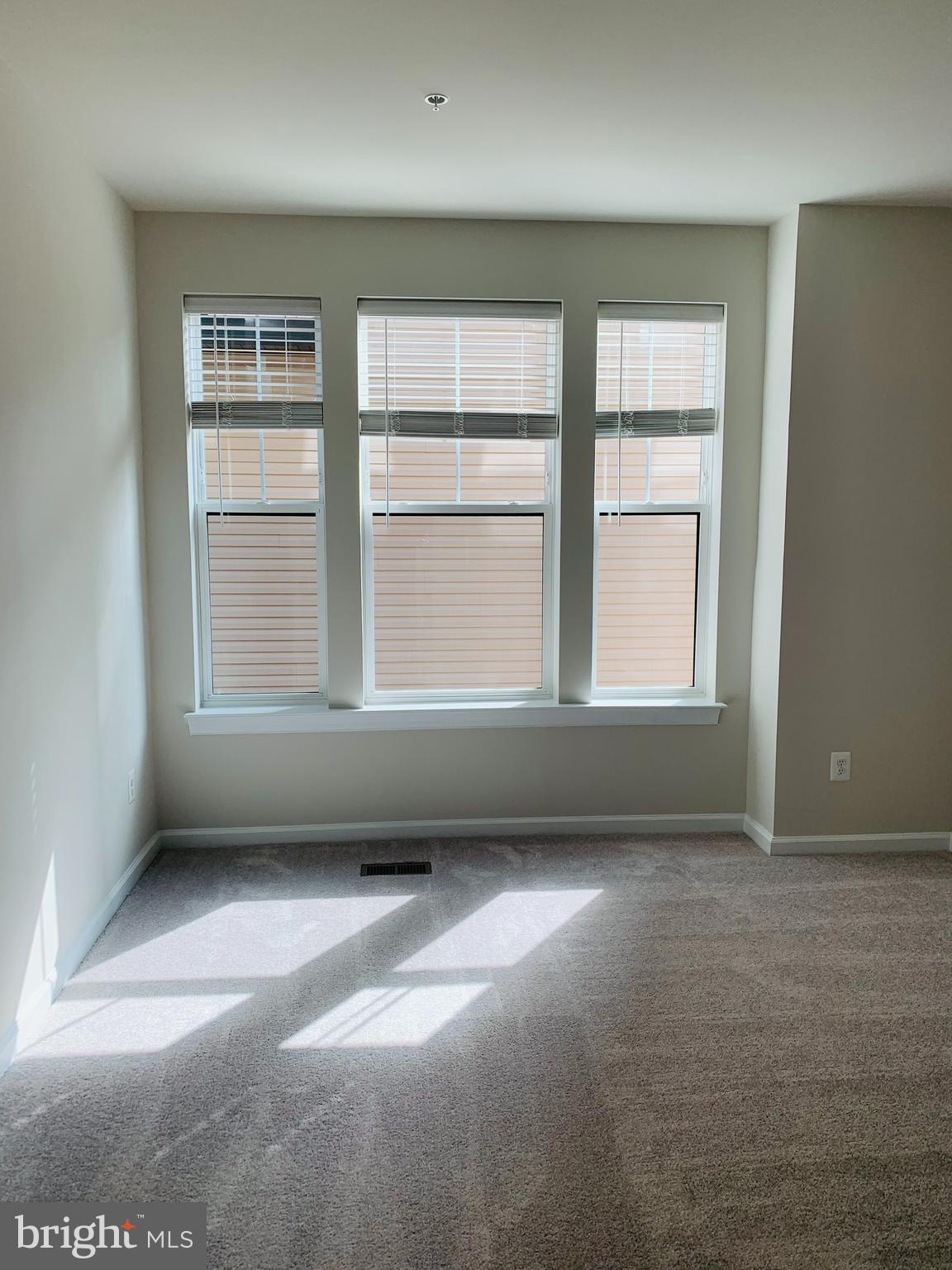 METRO WALK AT MOOREFIELD STATION - Residential Lease