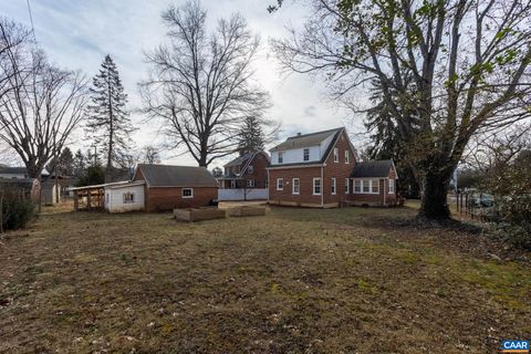 A home in WAYNESBORO