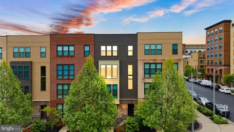 1867 Michael Faraday Drive Unit 4, Reston, VA MLS: VAFX2234302
