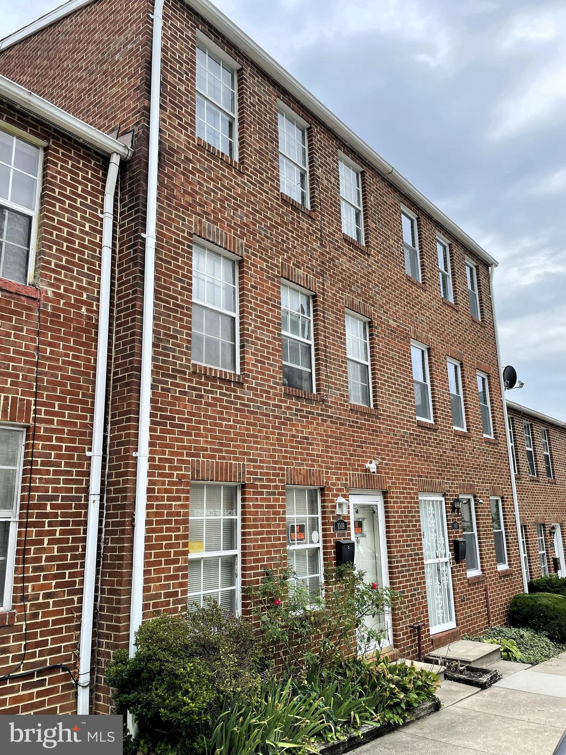 1009 SOMERSET STREET