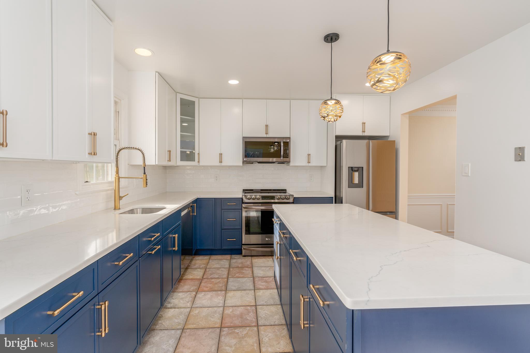 8010 MERRY OAKS LANE