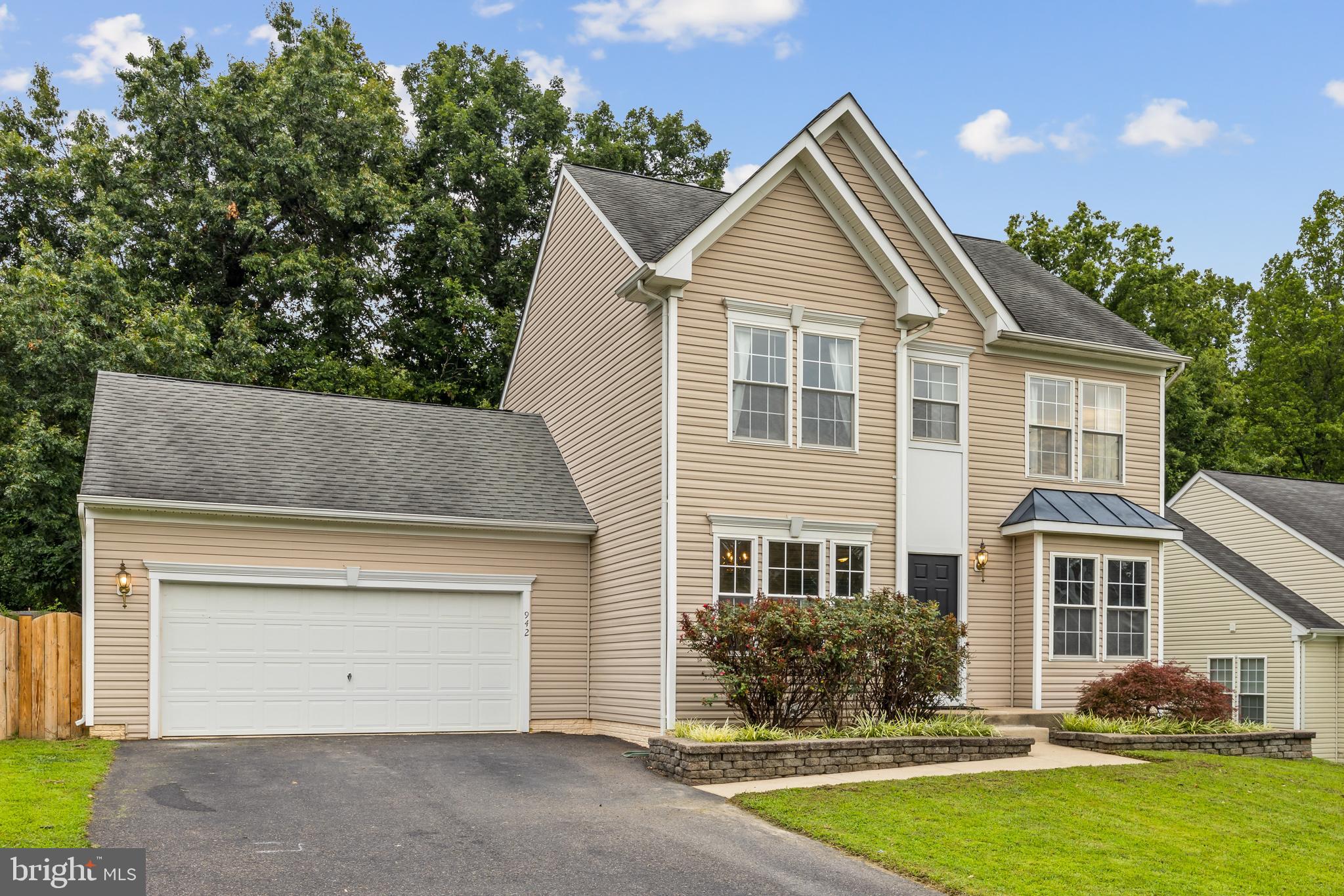 942 RIVERDALE CIRCLE