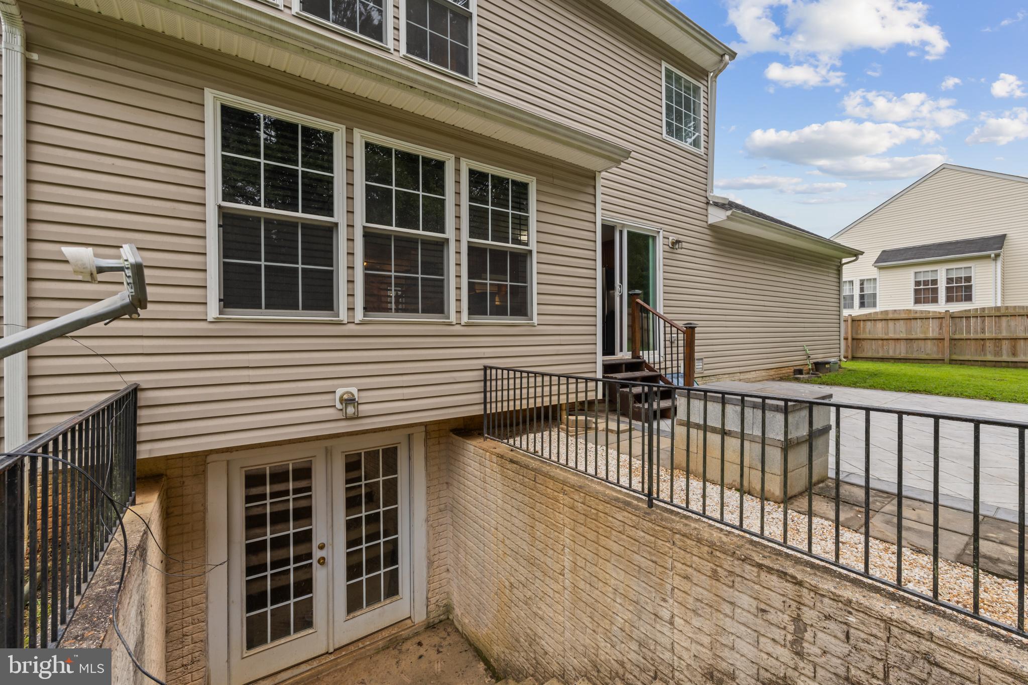 942 RIVERDALE CIRCLE