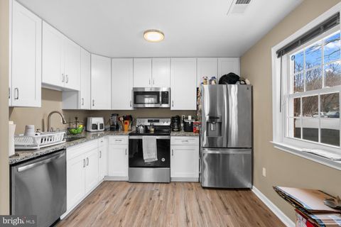 Condo For Sale - 1683 Hart Court<br/> CROFTON, MD 21114