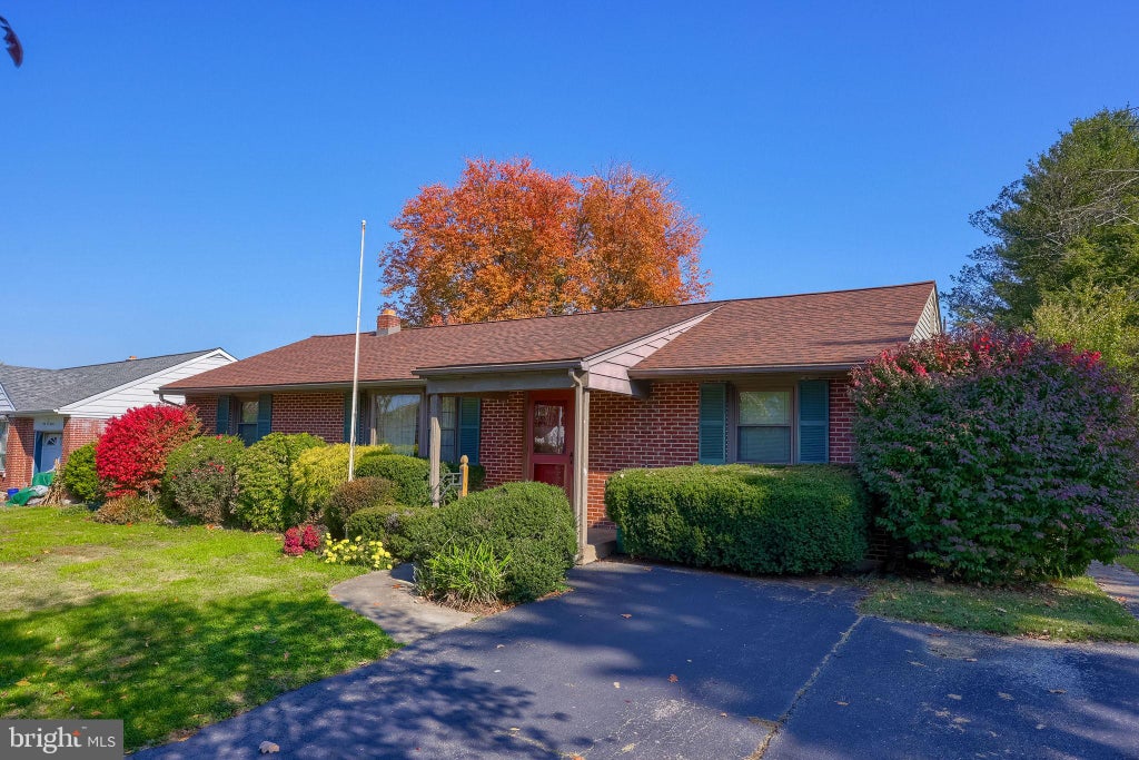 Photo of 2522 Mayfair Drive, LANCASTER, PA 17603 (MLS # PALA2097752)