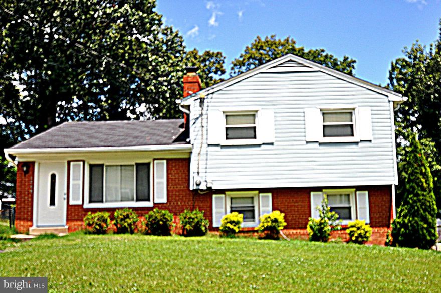 RENOVATED THROUGHOUT - STAINLESS APPLIANCES, CHERRY CABINETS, GRANITE COUNTER TOPS, HARDWOOD FLOORS AND CERAMIC TILE.  HVAC AND WATER HEATER 2009.  LARGE LOT WITH A COMPLETELY FENCED IN YARD, EXTENDED DOUBLE SIZE DRIVEWAY AND OVERSIZED STORAGE SHED. NEWLY REPAINTED, WELL MAINTAINED!  A GREAT FAMILY HOME!  NICE OWNERS.