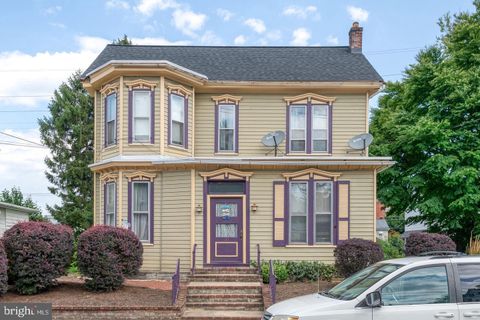 Photo of 21 W Donegal Street, MOUNT JOY, PA 17552 (MLS # PALA2065258)
