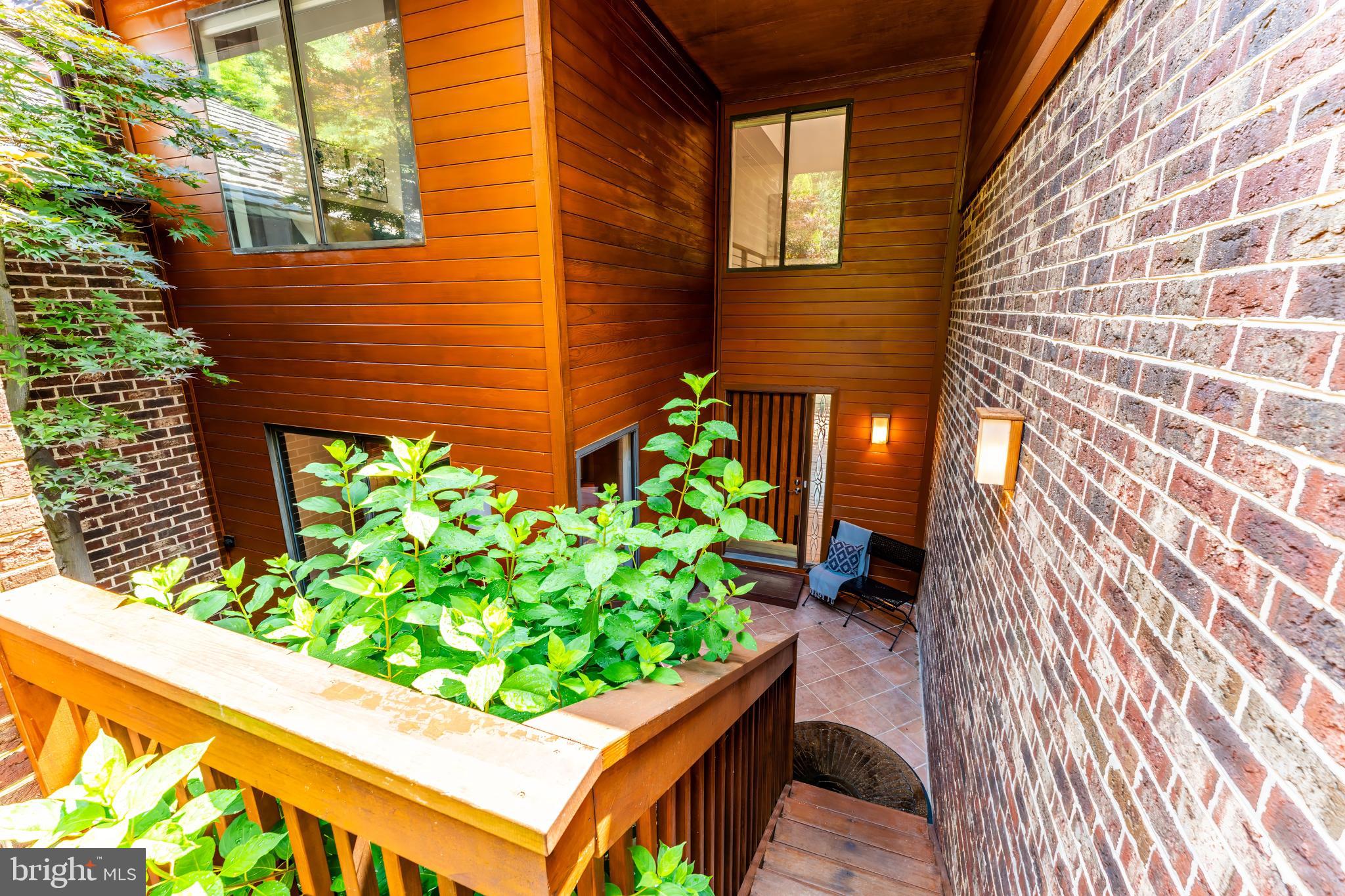 2127 CABOTS POINT LANE