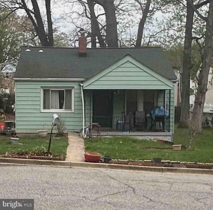 This single family fixer-upper is an investor's delight, brimming with potential! Close to beltway, public transportation, metro, shopping, dining and entertainment.