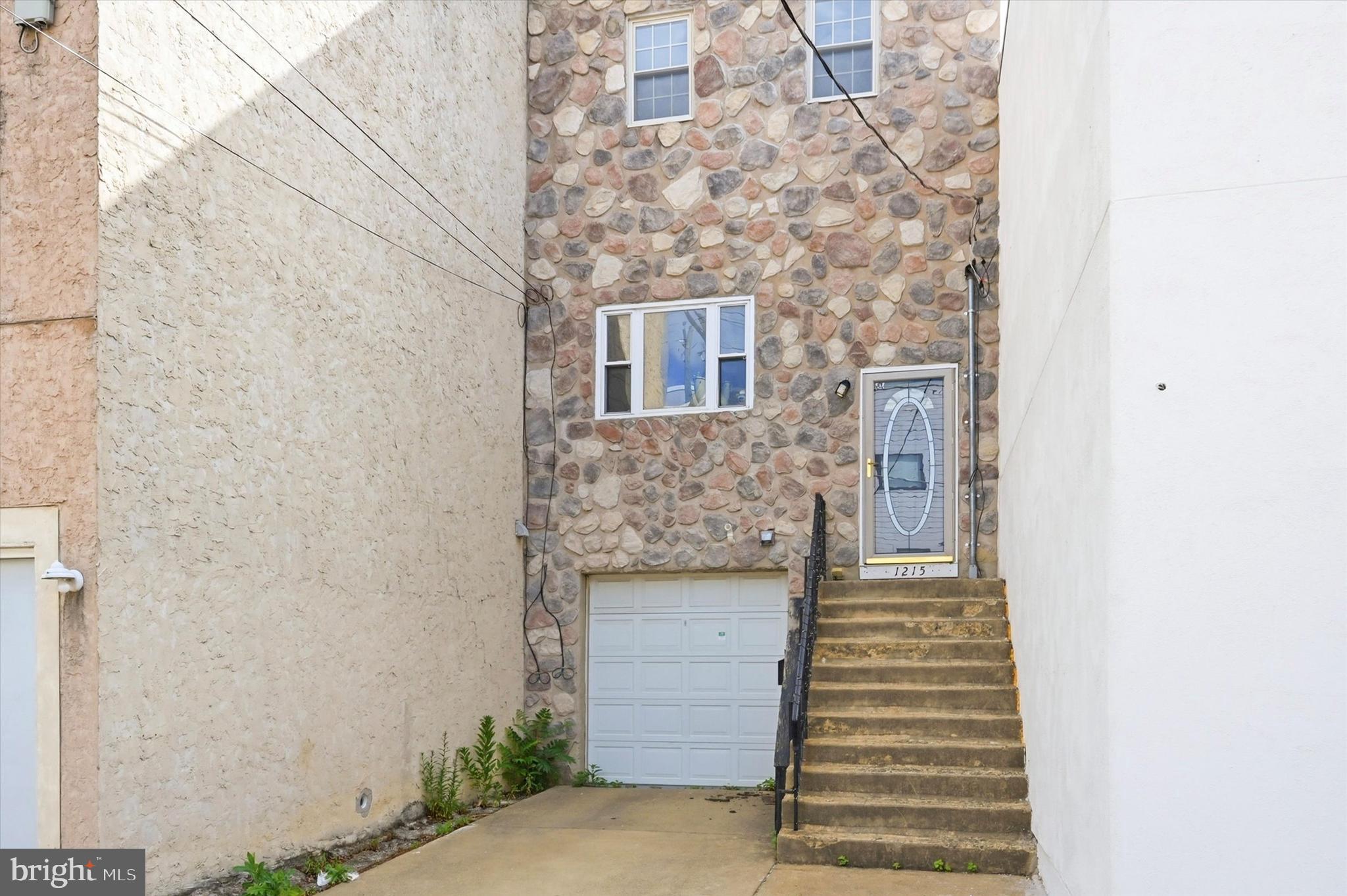 1215 CREASE STREET