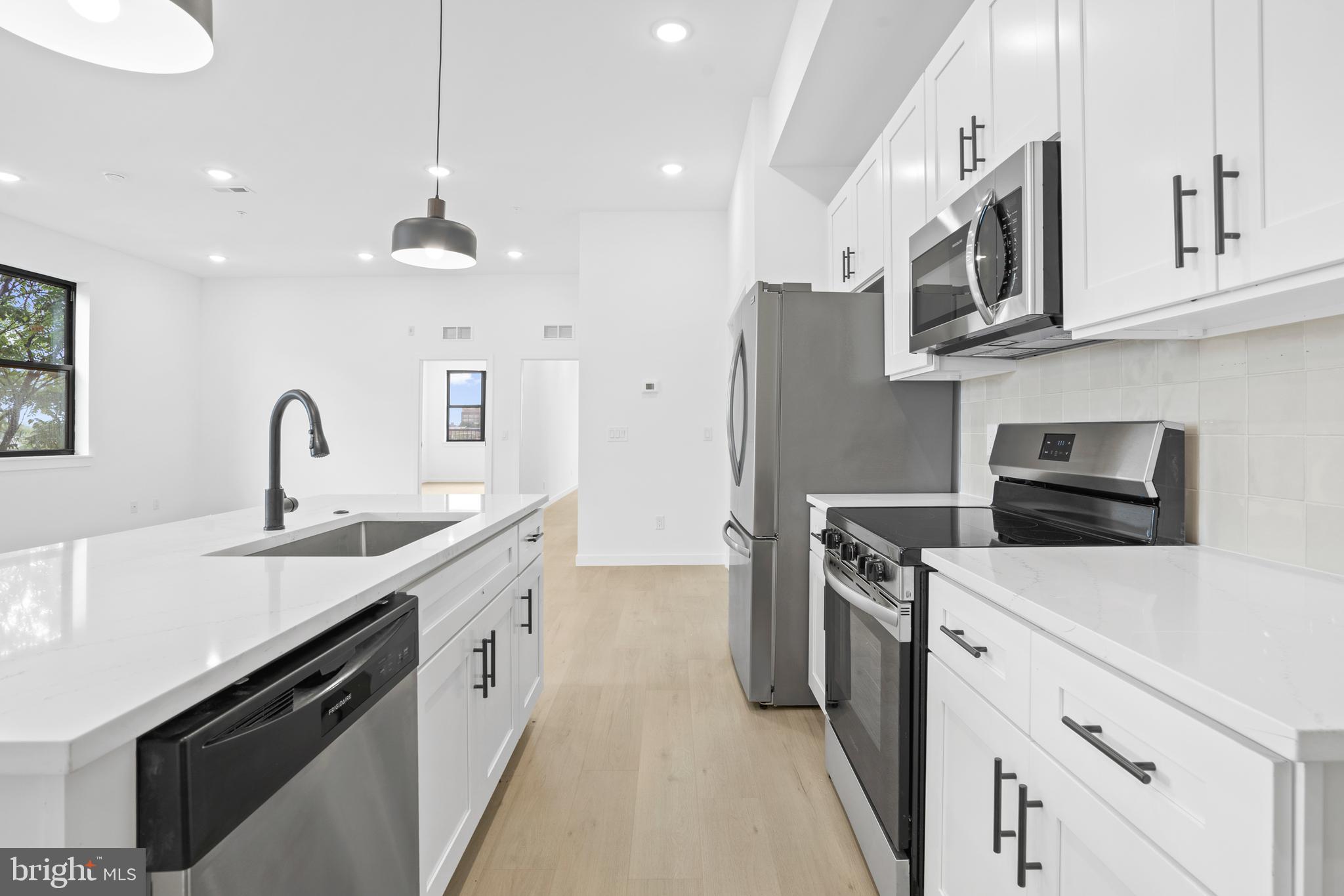 3211 CEDAR STREET 402