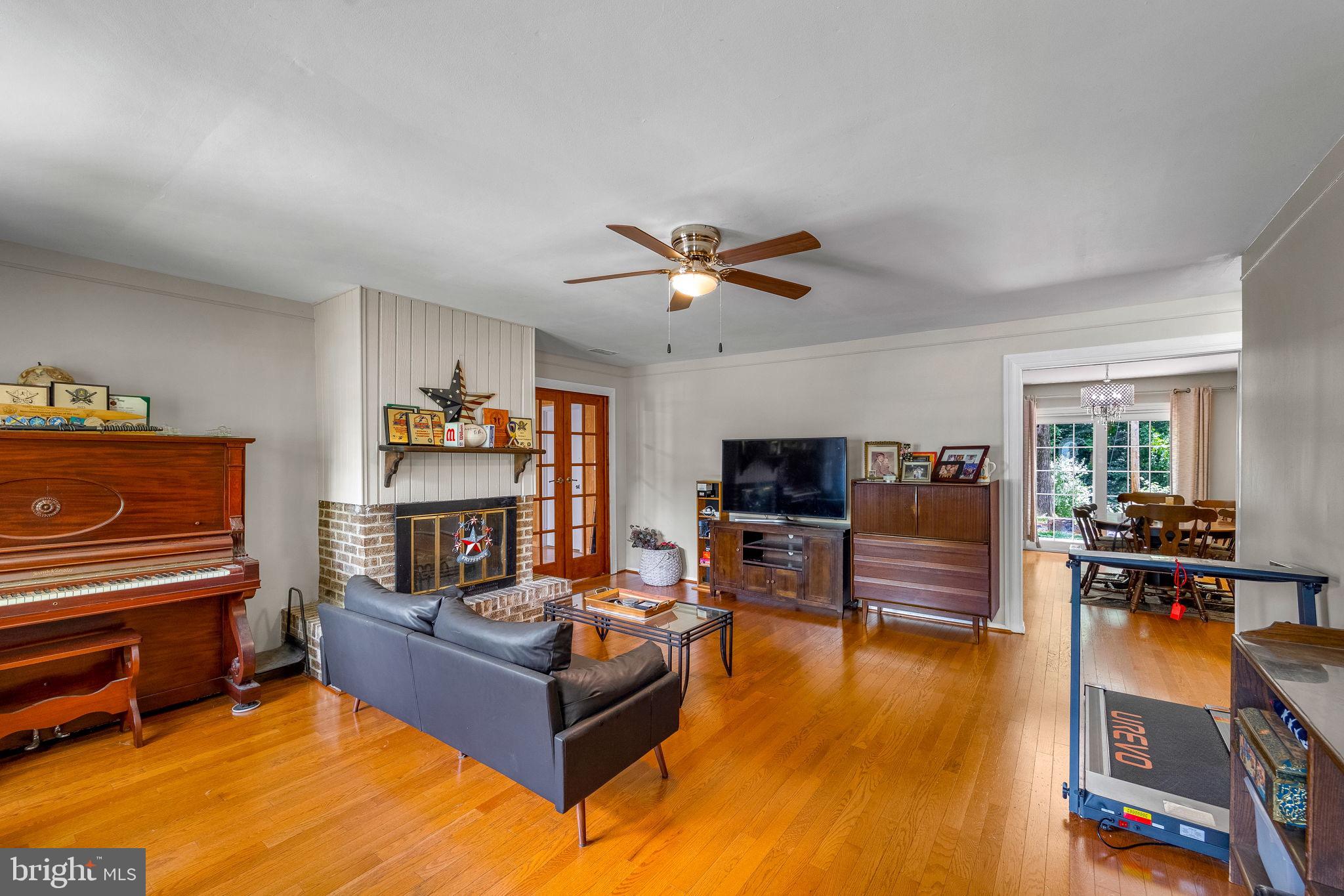 1097 SNOW HILL LANE