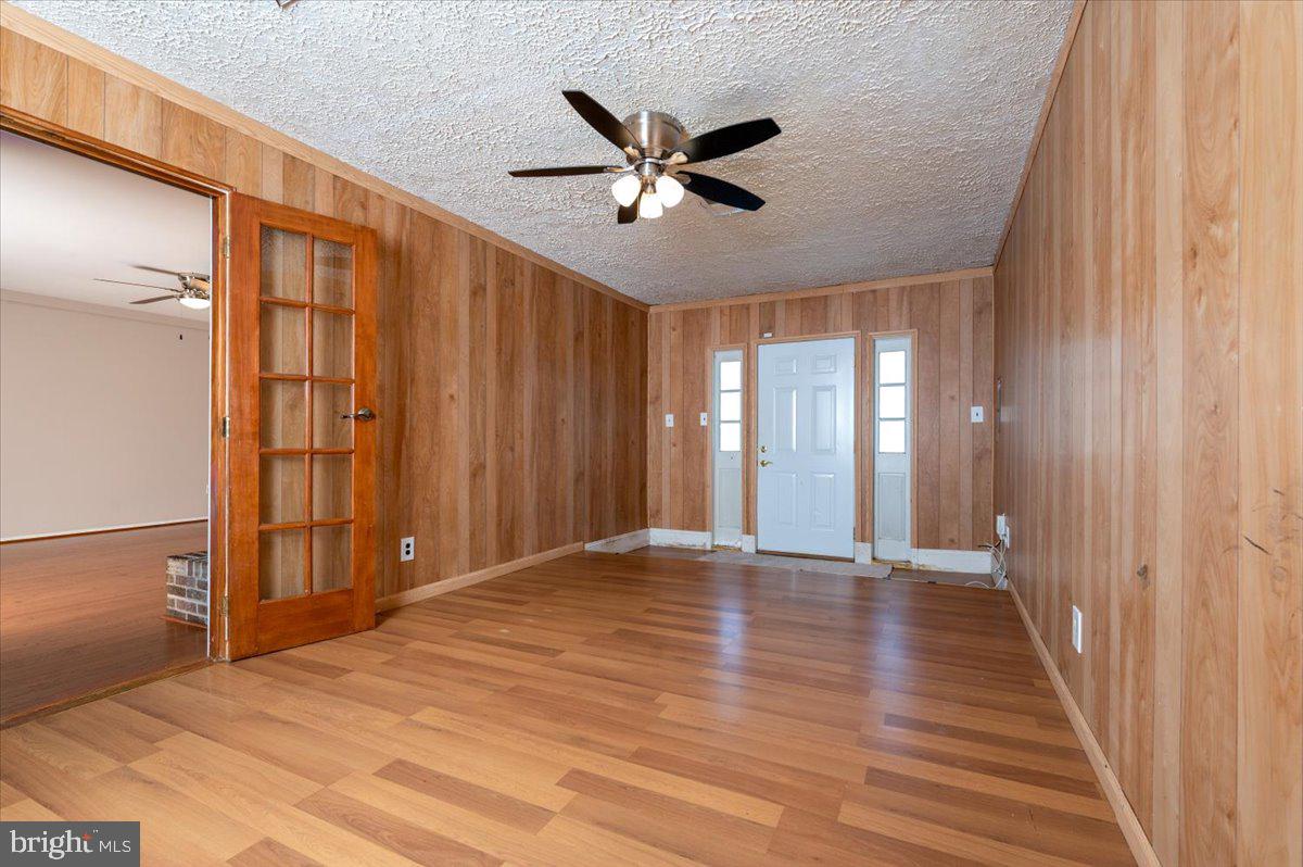 1097 SNOW HILL LANE