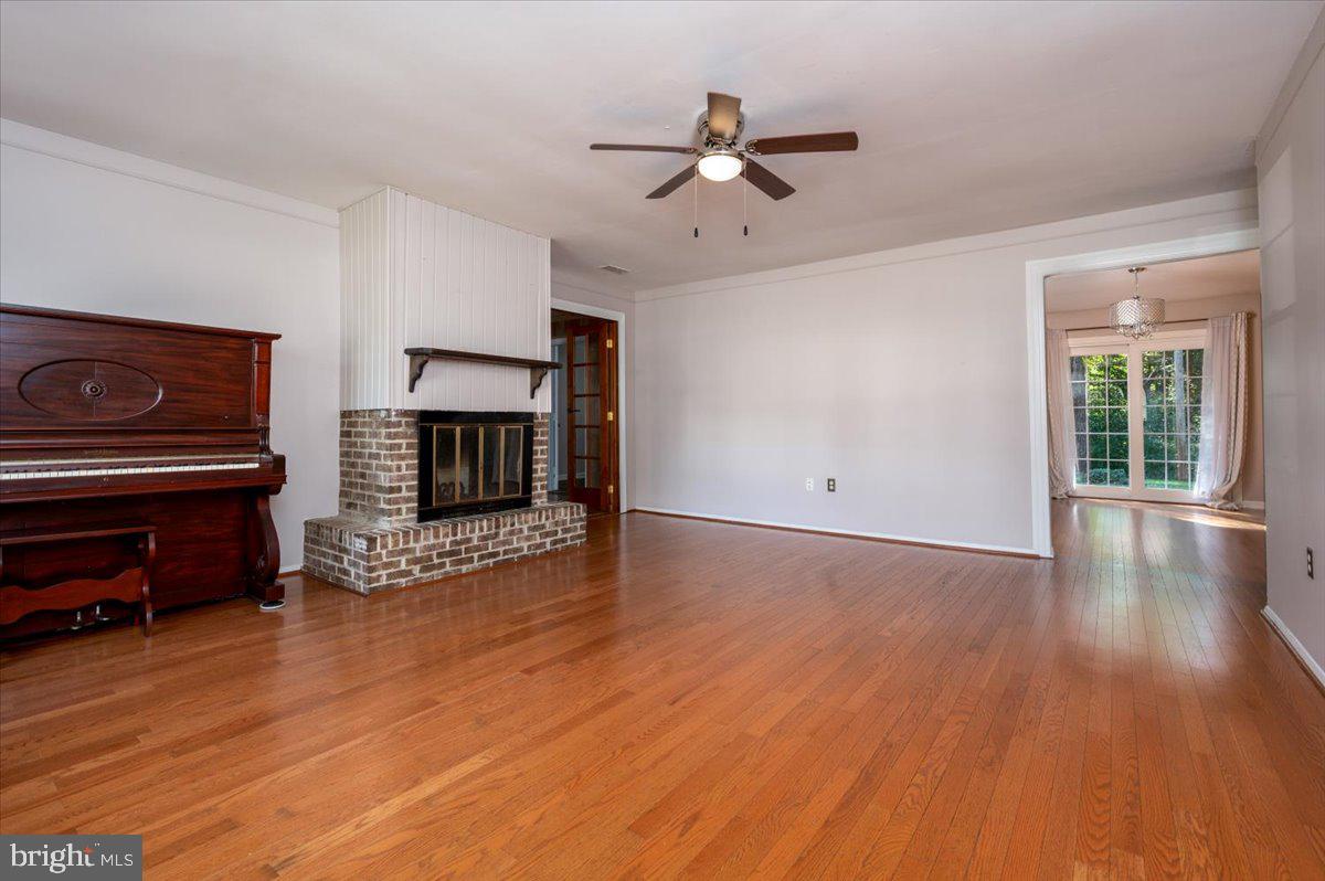 1097 SNOW HILL LANE