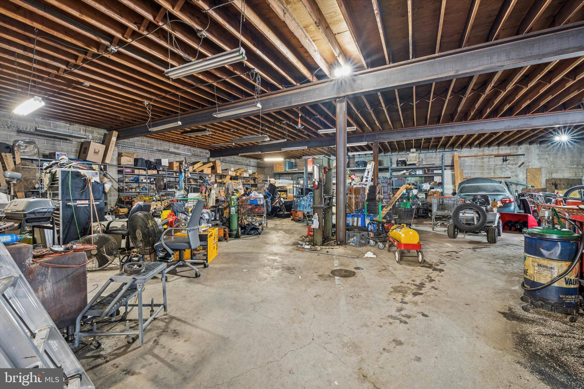 NORRIS SQUARE - Commercial Sale