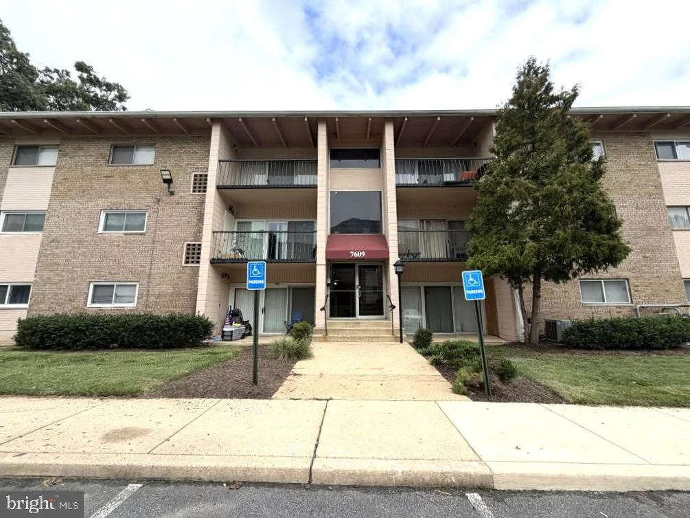 7609 Fontainebleau Drive Unit 2208