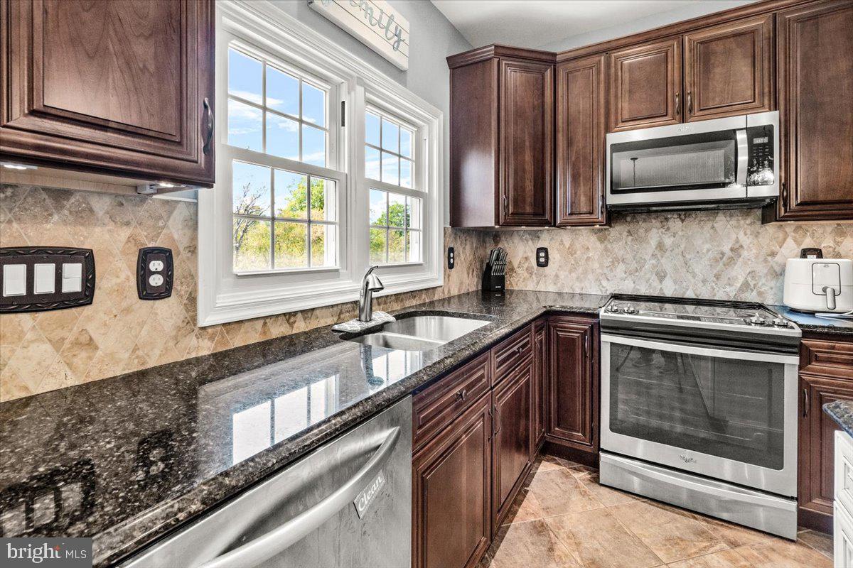 WEST OAK FIELDS - Residential