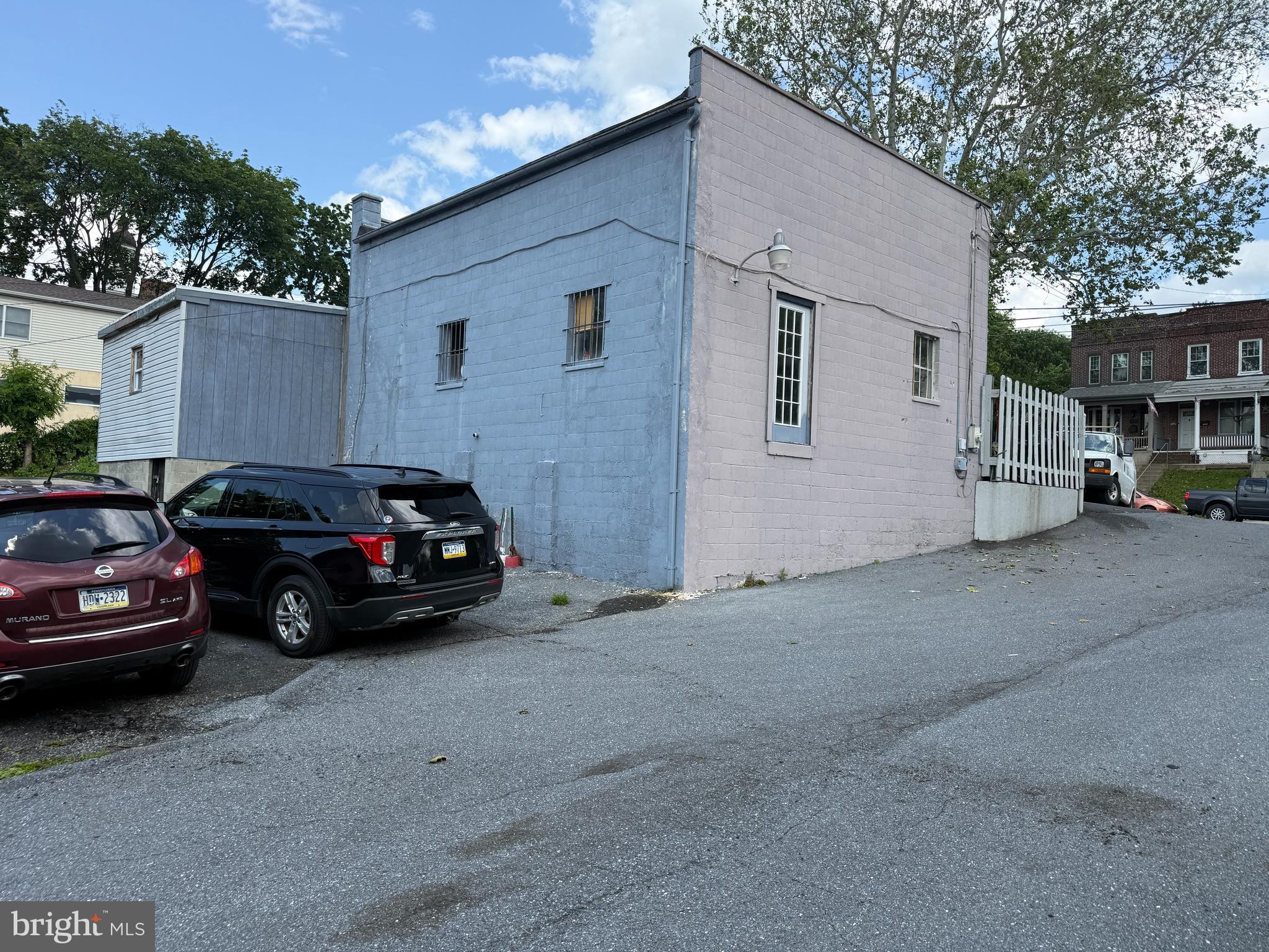 LANCASTER - Commercial Sale