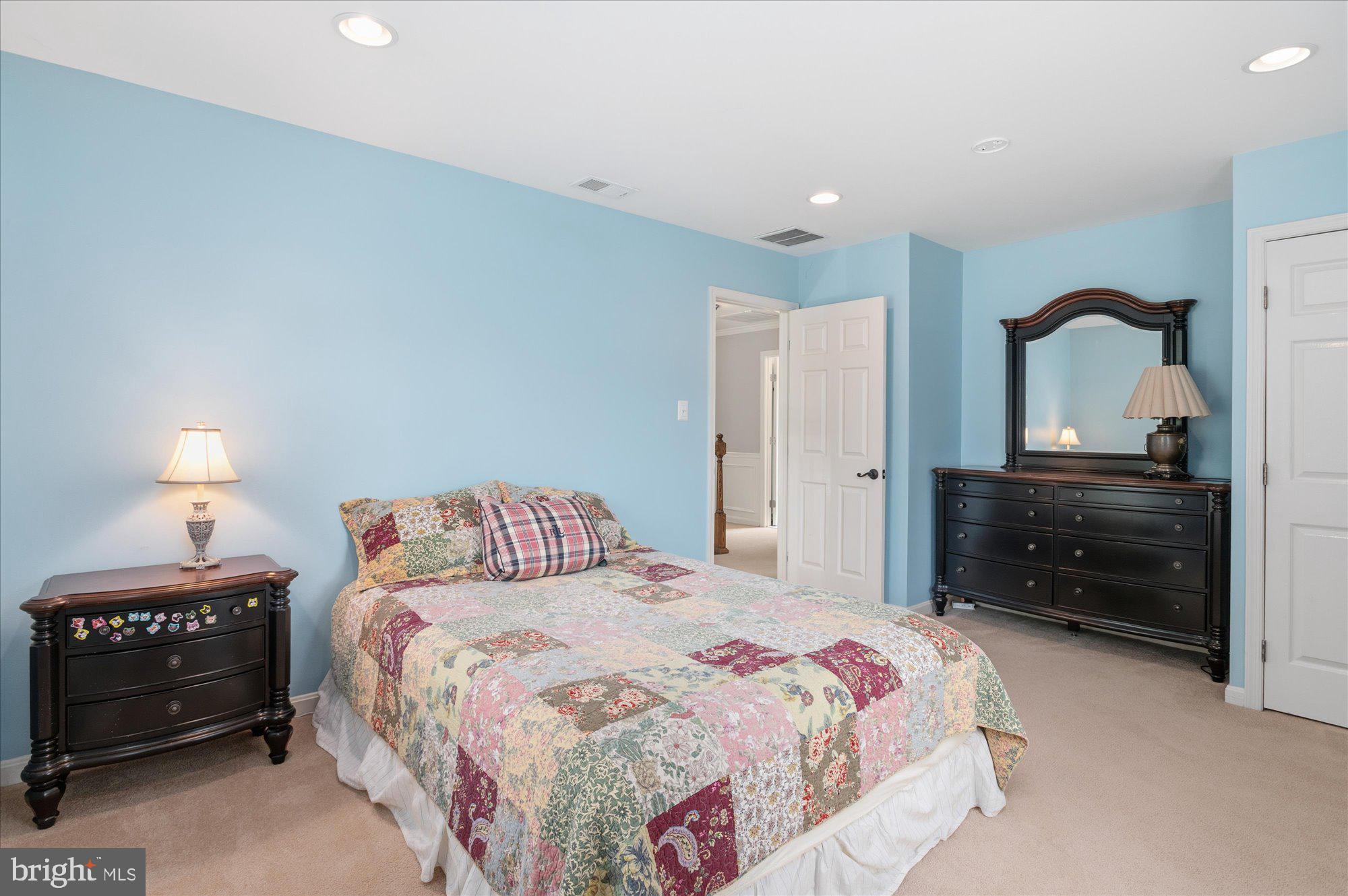 WASHINGTONIAN WOODS - Residential