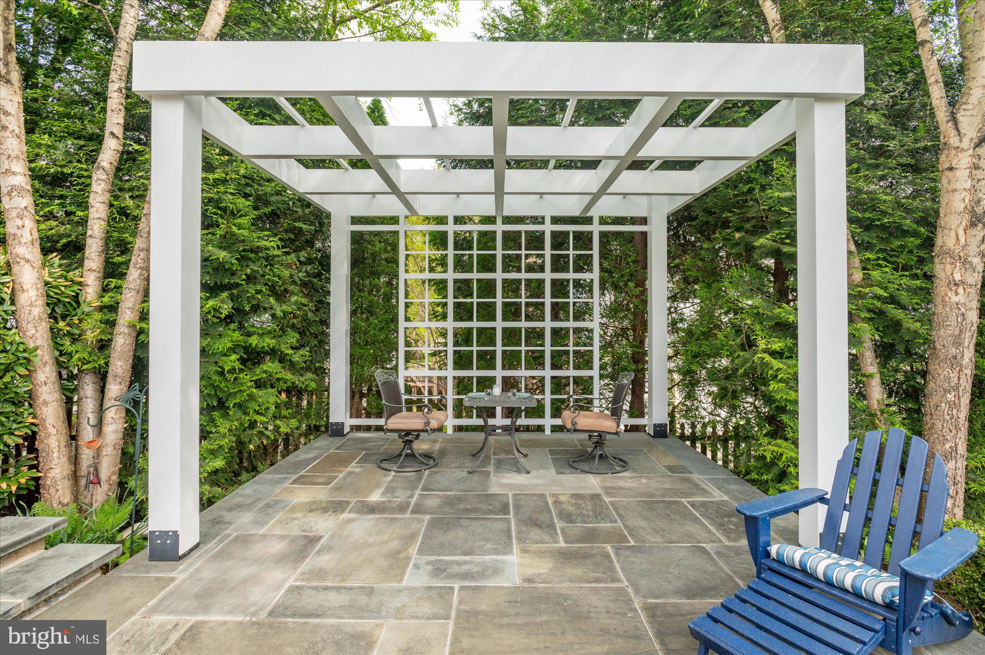 WASHINGTONIAN WOODS - Residential