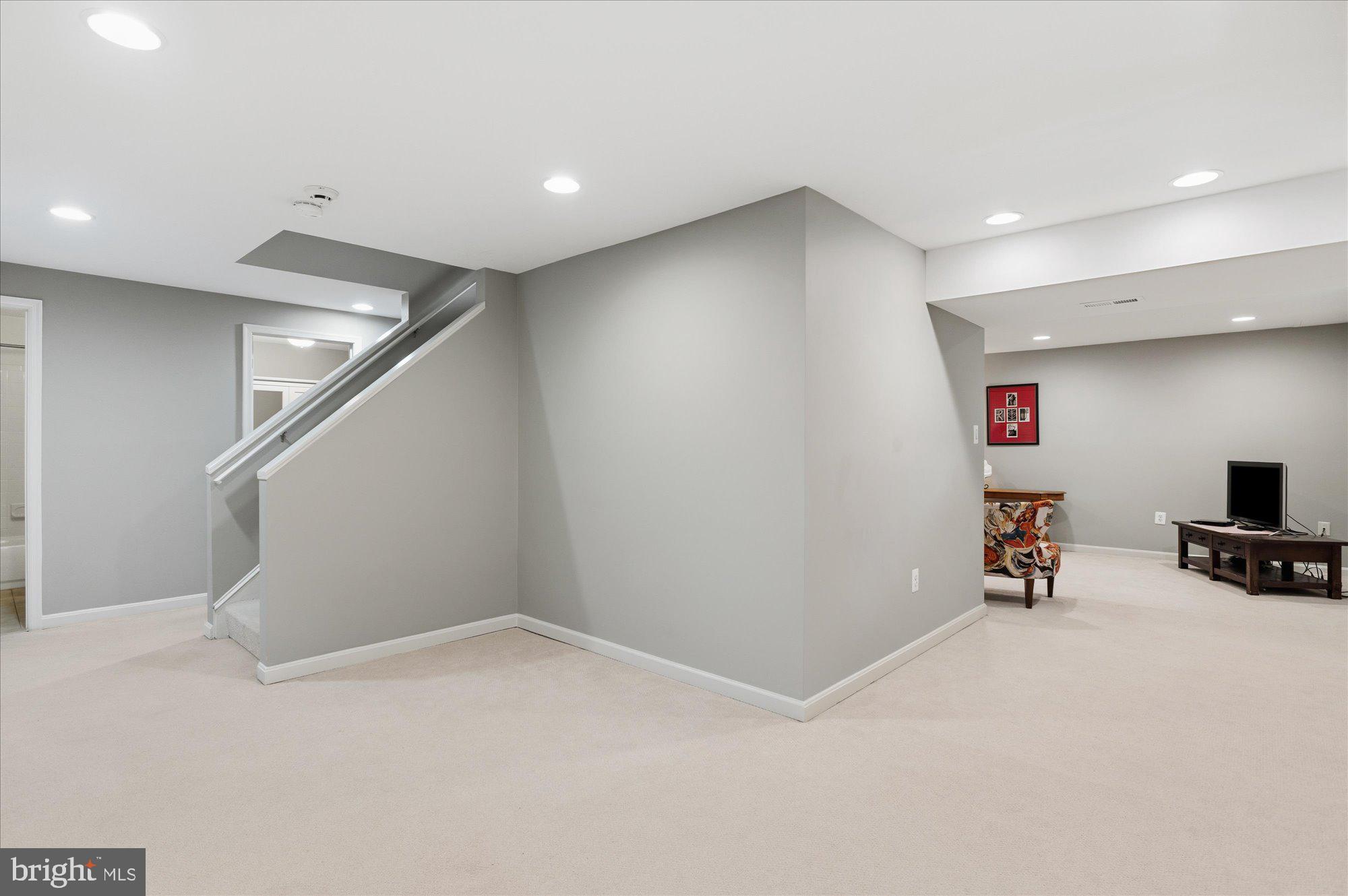 WASHINGTONIAN WOODS - Residential