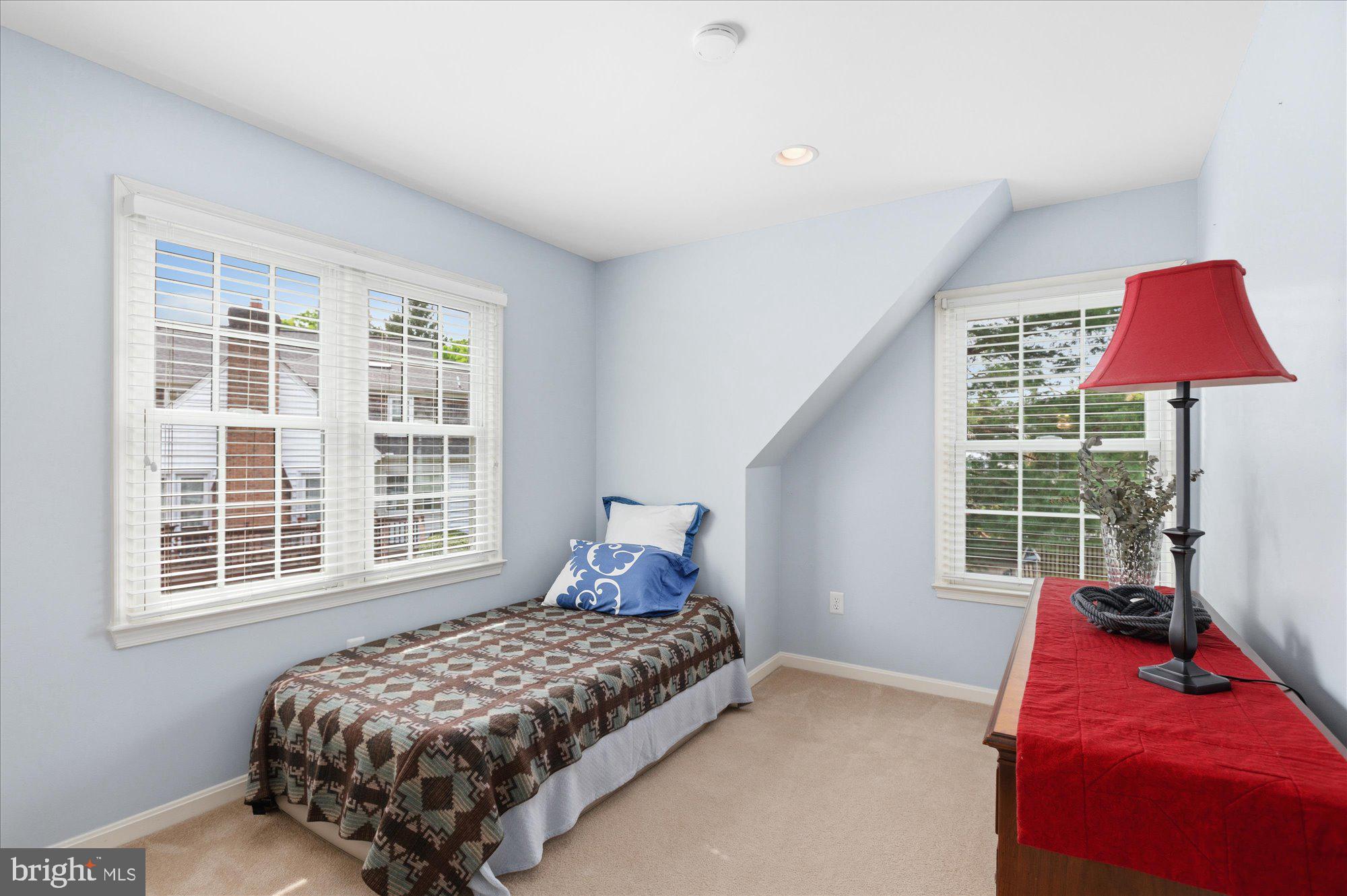 WASHINGTONIAN WOODS - Residential