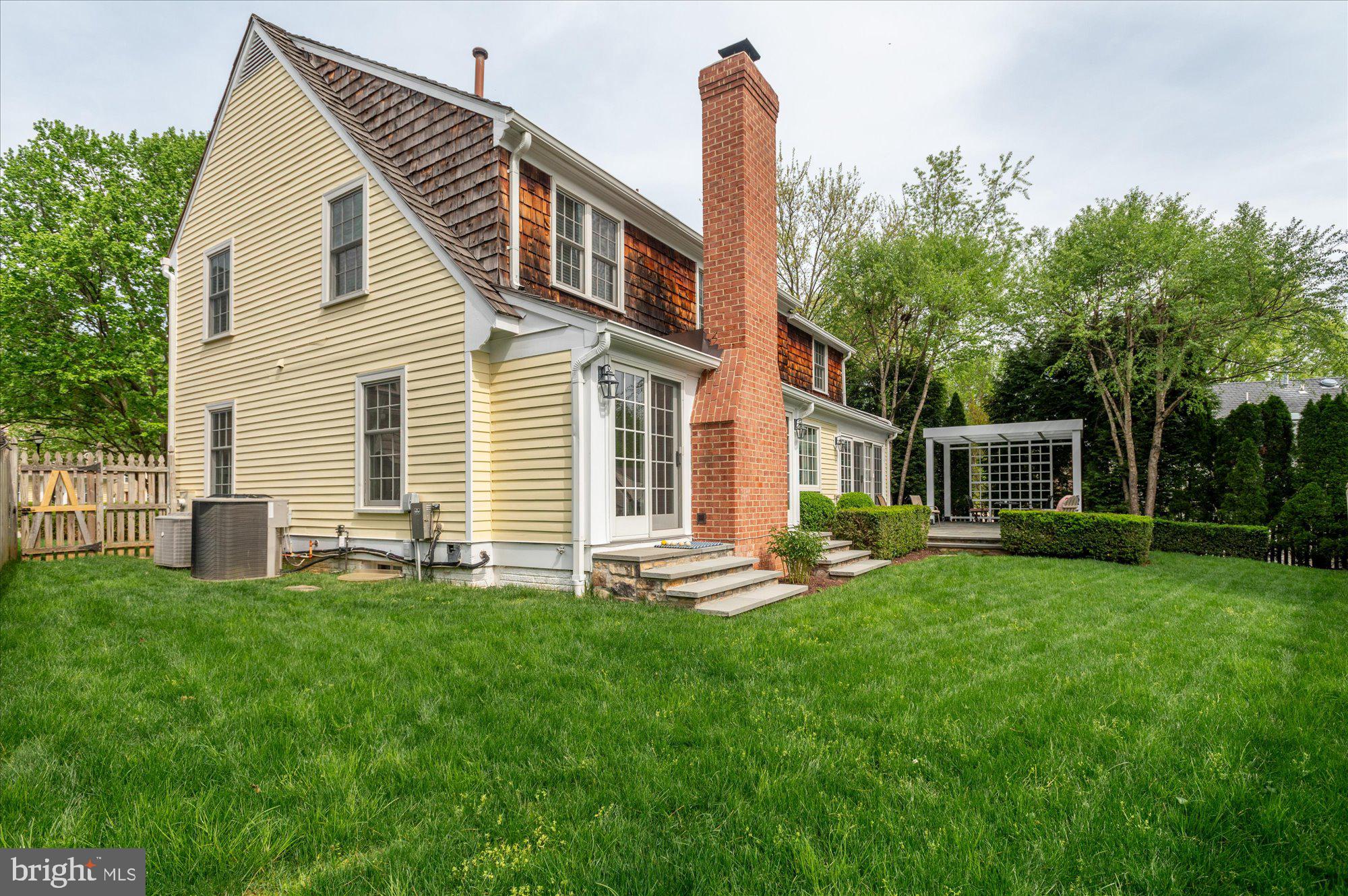 WASHINGTONIAN WOODS - Residential