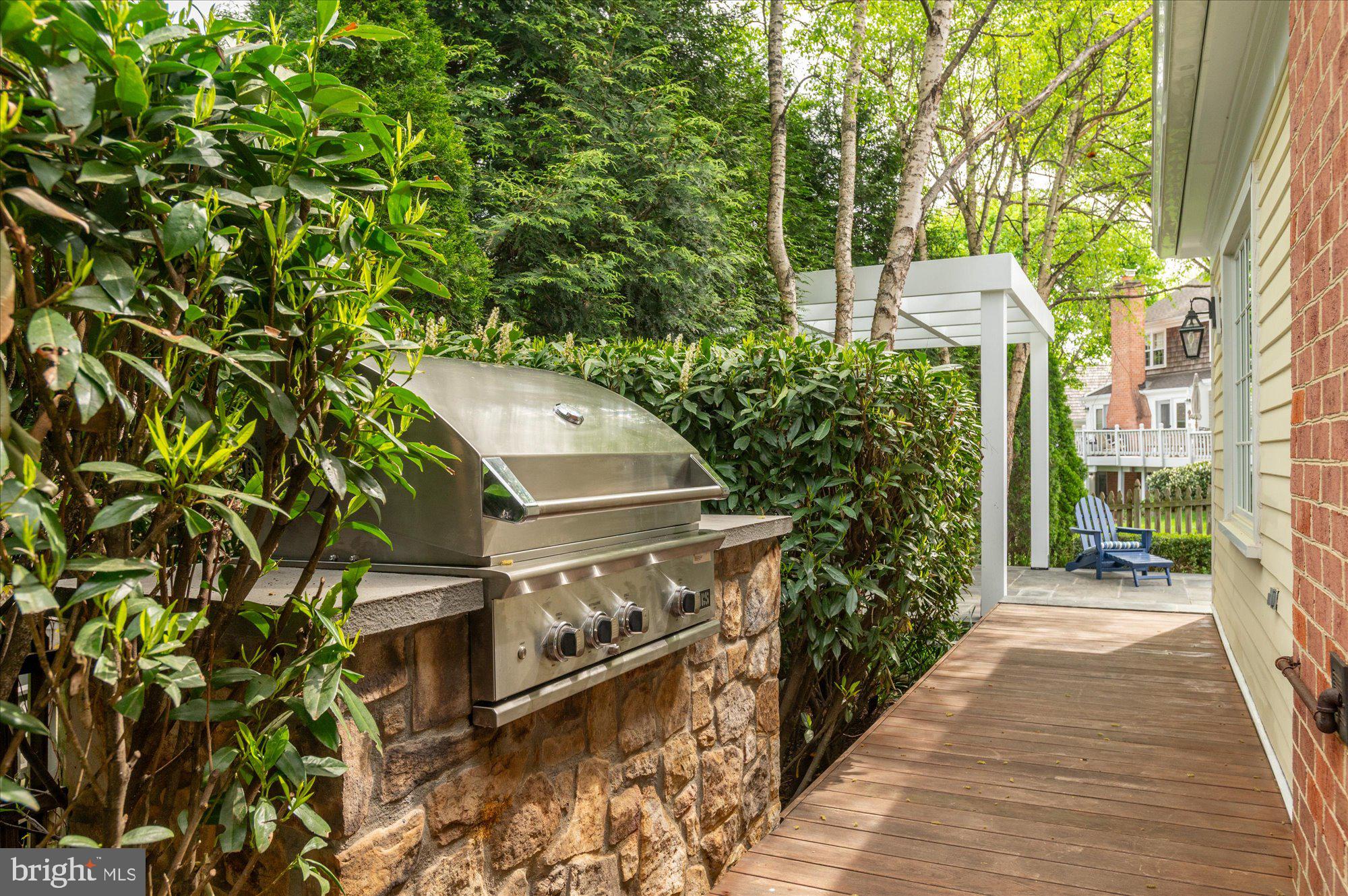 WASHINGTONIAN WOODS - Residential