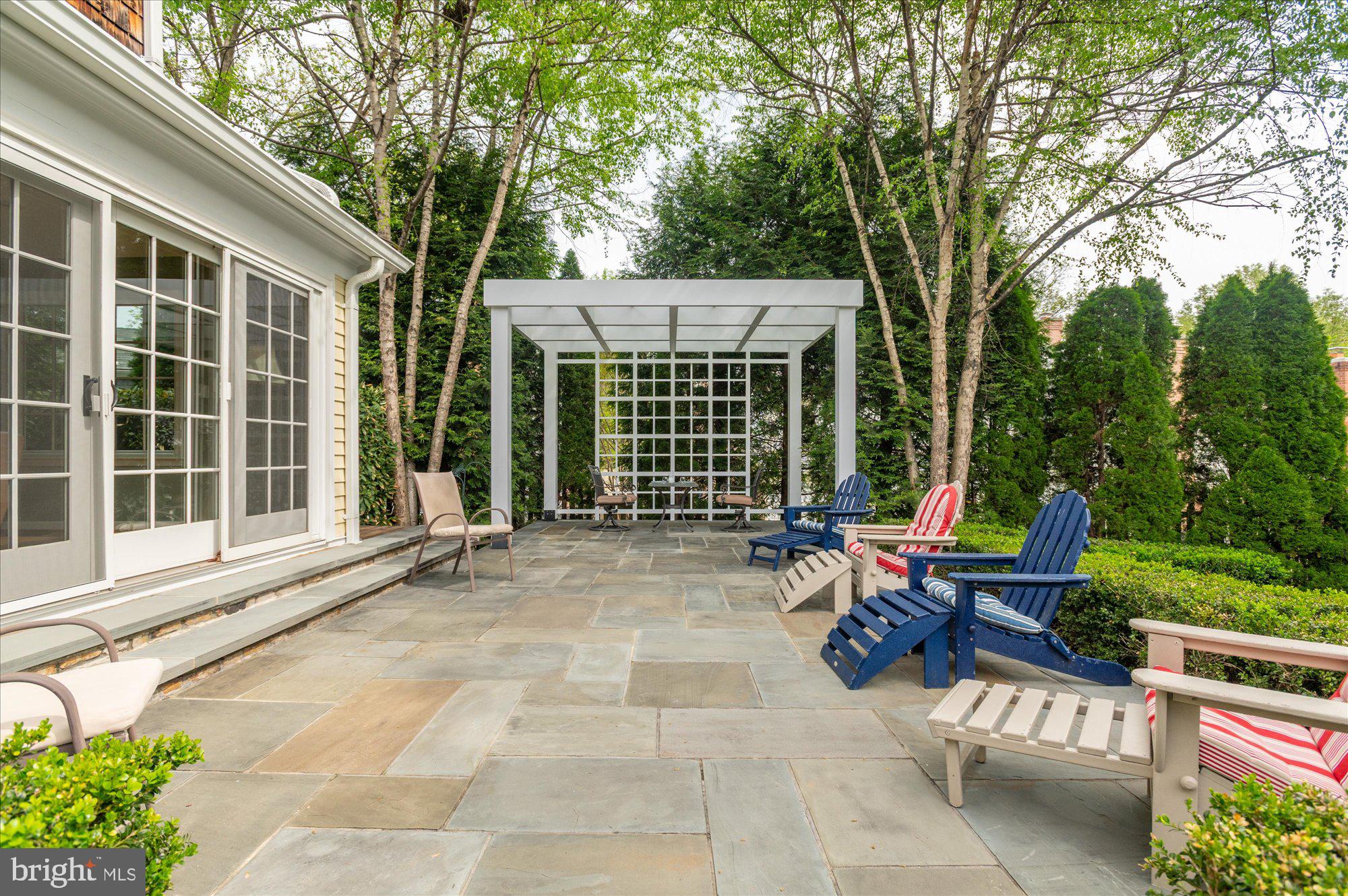 WASHINGTONIAN WOODS - Residential