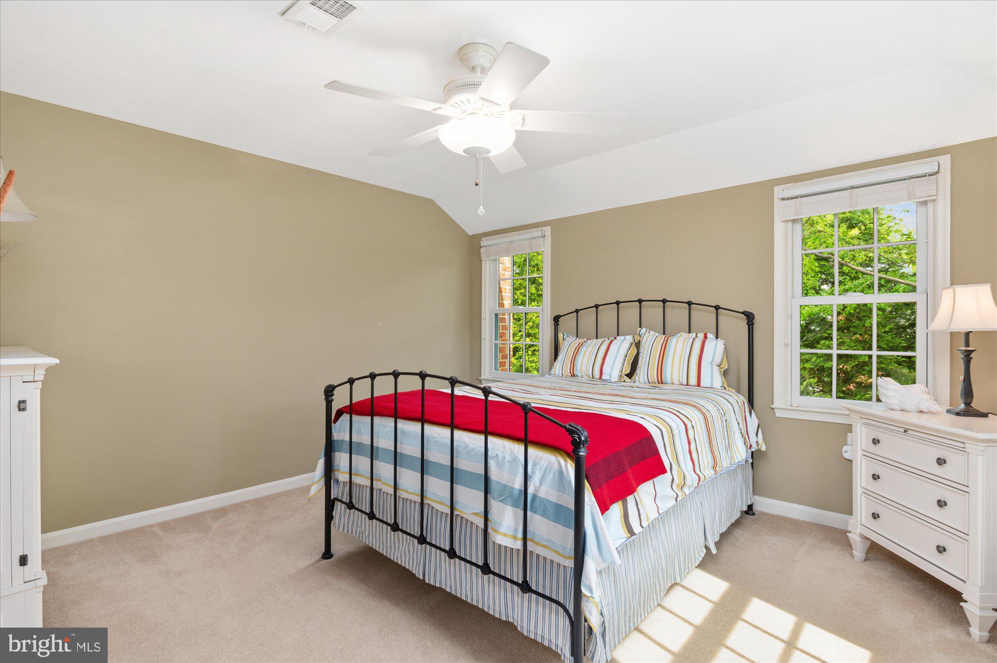 WASHINGTONIAN WOODS - Residential