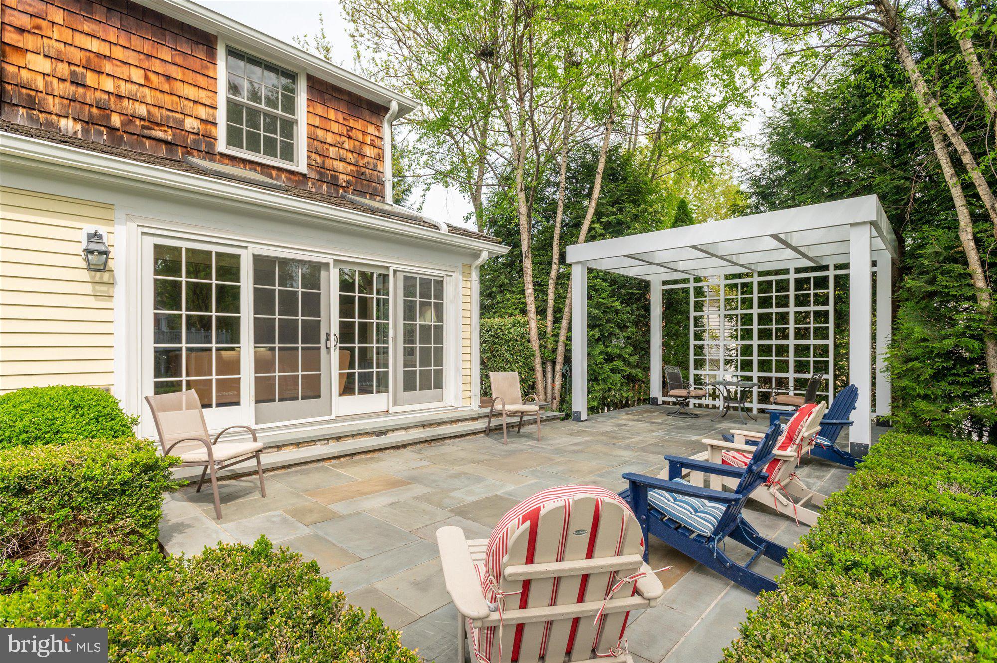 WASHINGTONIAN WOODS - Residential